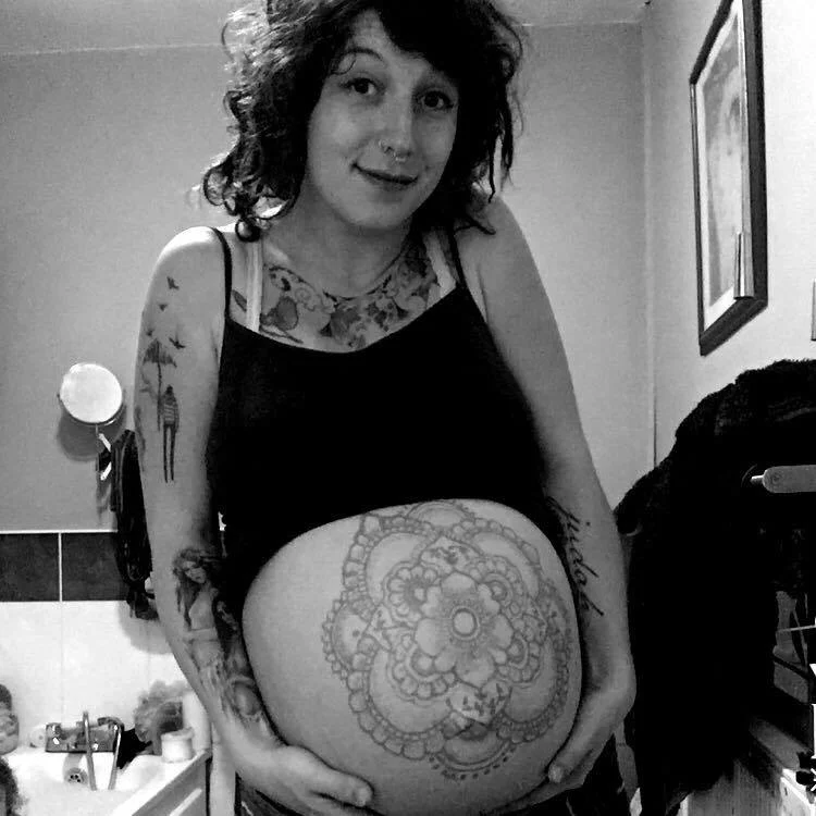 Thank you to the fantastic Zoe (Instagram: hennabyzoe) for doing this design for me. I had seen mothers with them in birth photography before and was in awe of how beautiful they were. The design lasted about two weeks and made me feel beautiful!