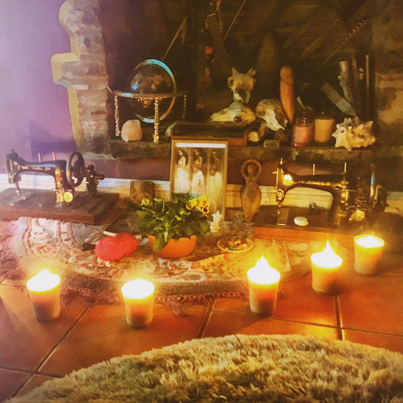 Probably better known as a "hippy baby shower". We ate cake and drank tea and blessed and energised the birth space, talked about motherhood and bound ourselves with red cord around the wrist that we can only cut off when baby has arrived safely.