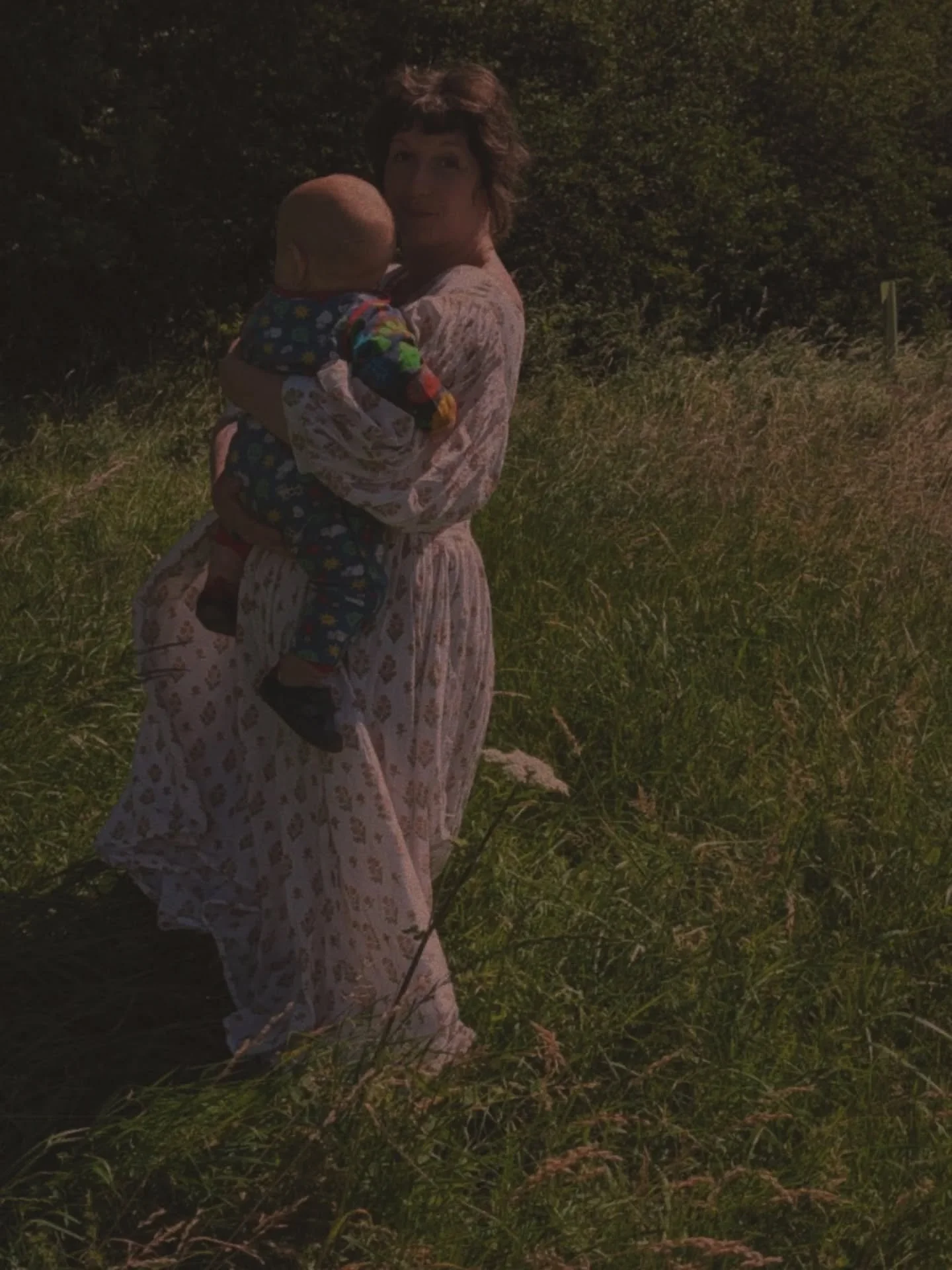 New Moon in Gemini 🌙 

The weekend of outwards and inwards. The two faces I wear. Adventures in Glastonbury for sacred kirtan with my best friend and home amongst the animals, plants and people I love.