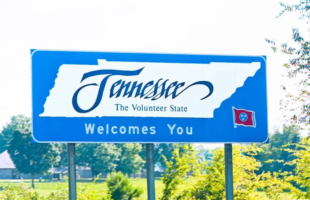 Tennessee_Welcome_Sign_I-65_Southbound_Photo-sixflashphoto.jpg