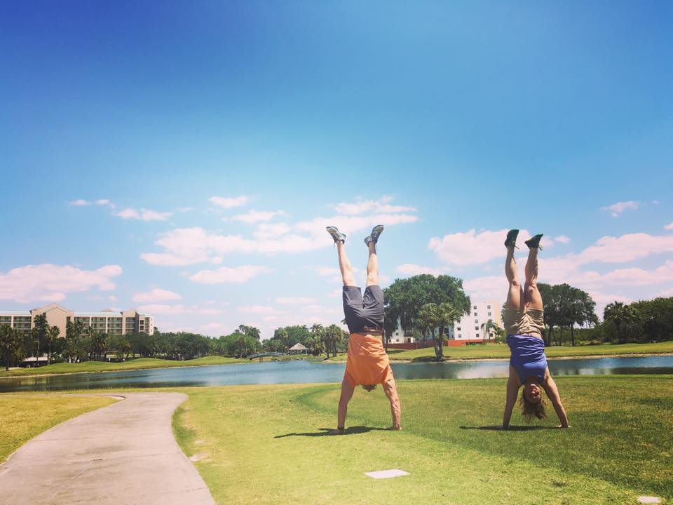Kelly and Steve showing some skillz on the golf course. 