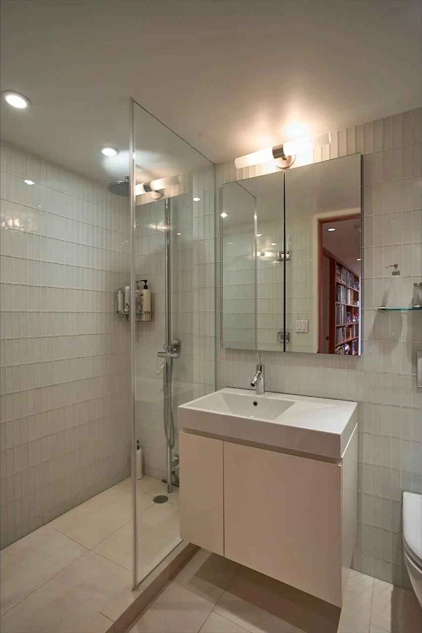 20-E74-ST_Bathroom-View-1.jpg