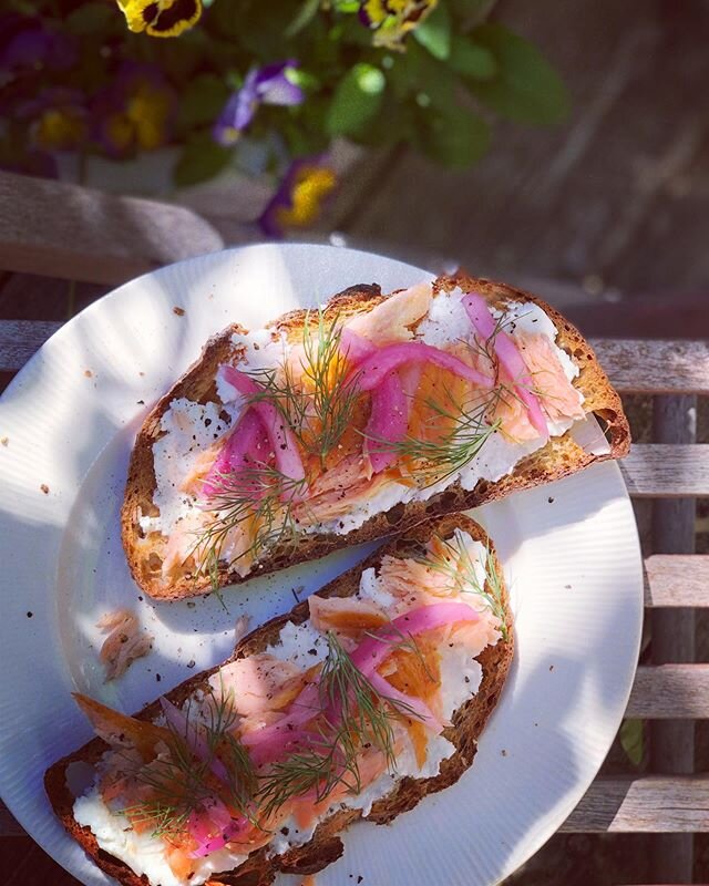 Savouring a quiet moment of sunshine on my back deck. Breakfast tartine of ricotta, smoked trout and pickled onions on @bbirdco seeded sourdough toast. So much to think about and process right now. Listening hard and appreciating those who are genero