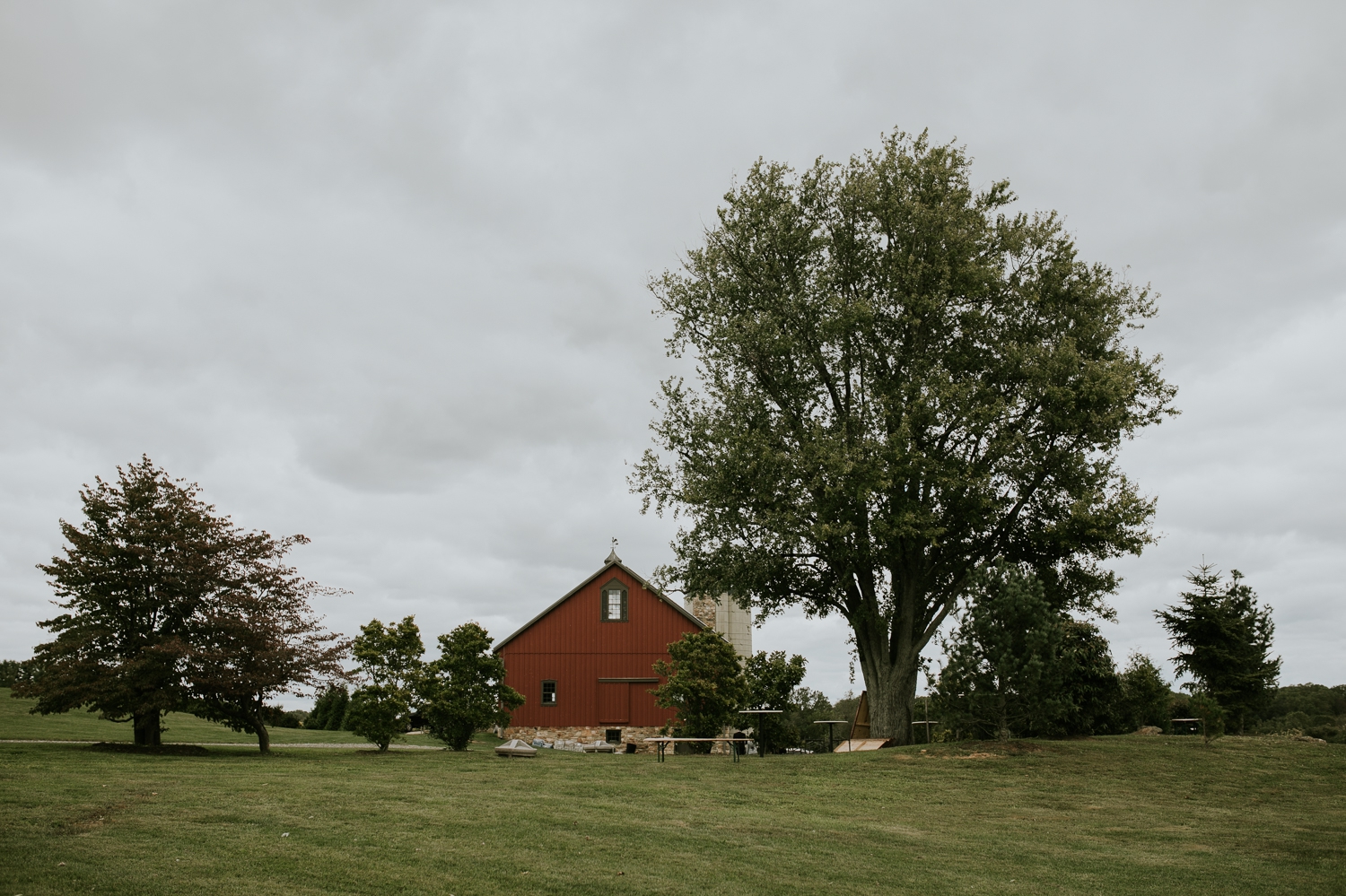 phoenix_maryland_barn_silo_hill_wedding_photographer 21.jpg