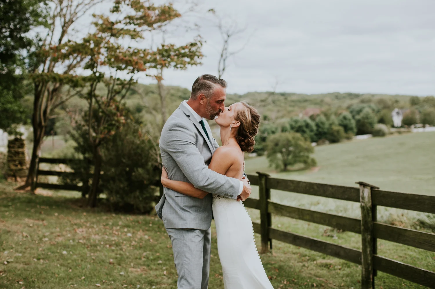 phoenix_maryland_barn_silo_hill_wedding_photographer 42.jpg