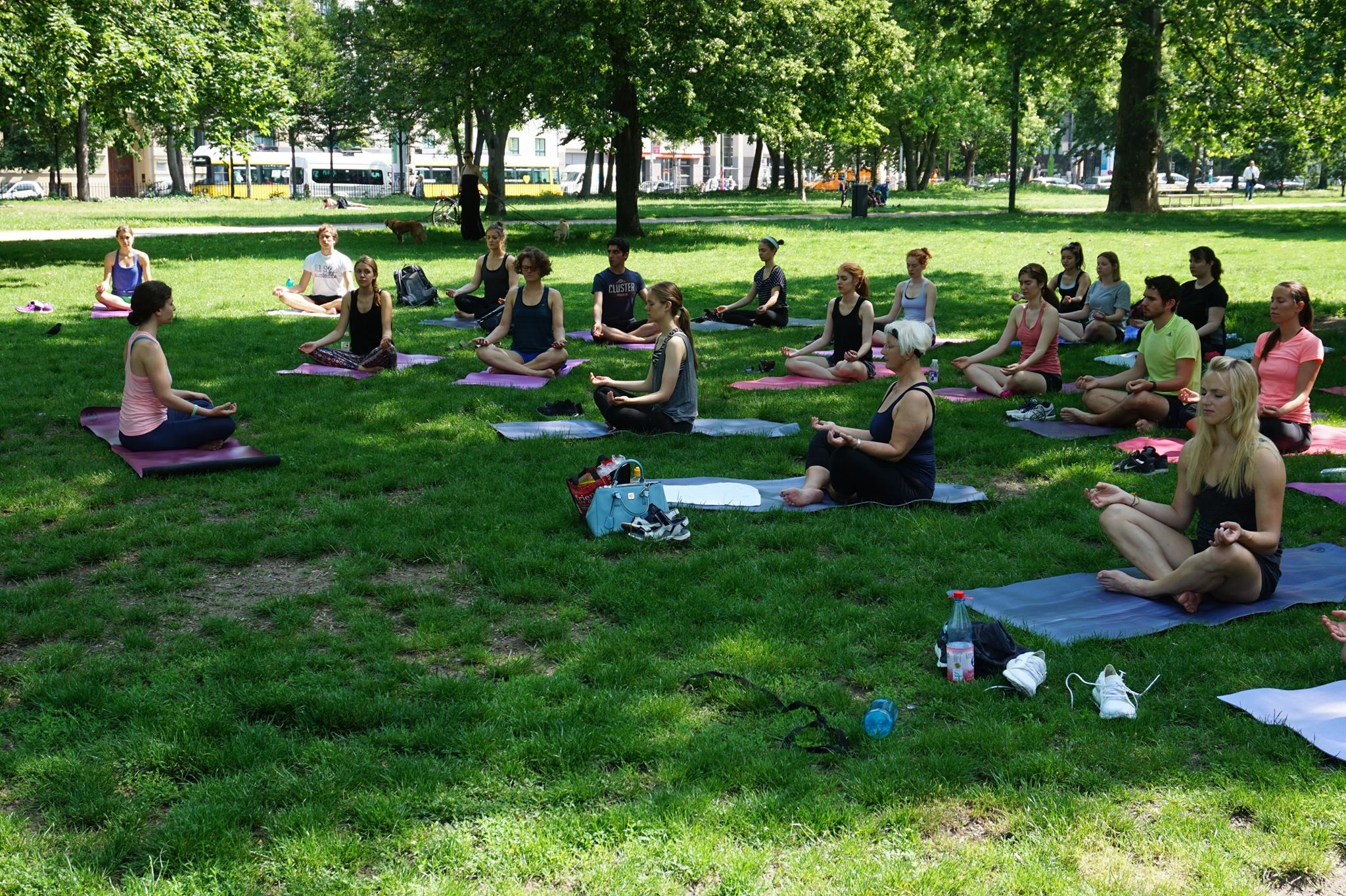 Yoga im Monbijou Park, Berlin | ©lululemon,Christina Metzler