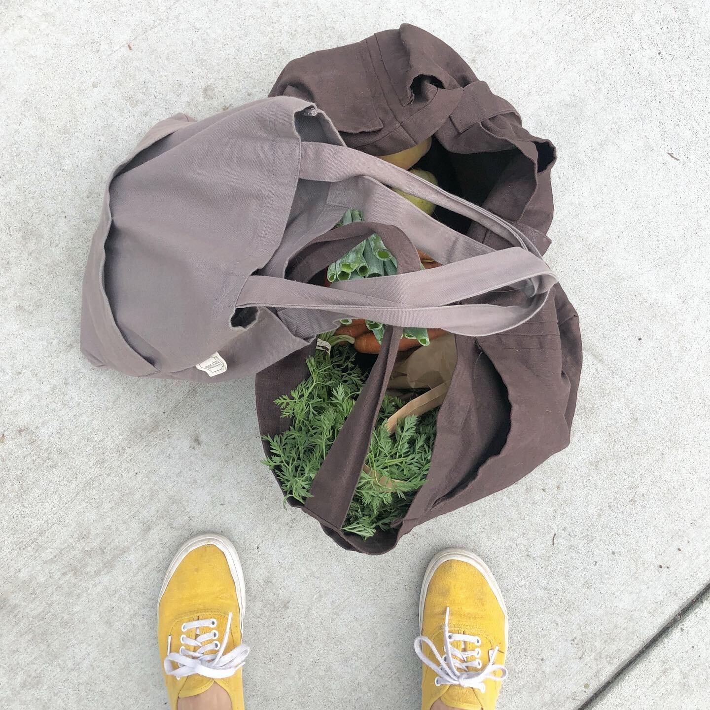 Just back from the @sunsetmercantile farmers market! Check out our website for  different bags &mdash; perfect for carrying our jars, farmers market goods, and everything else ...

#bringyourown #sogoods #lotsofpockets #reuse #reuseables #clothbags
