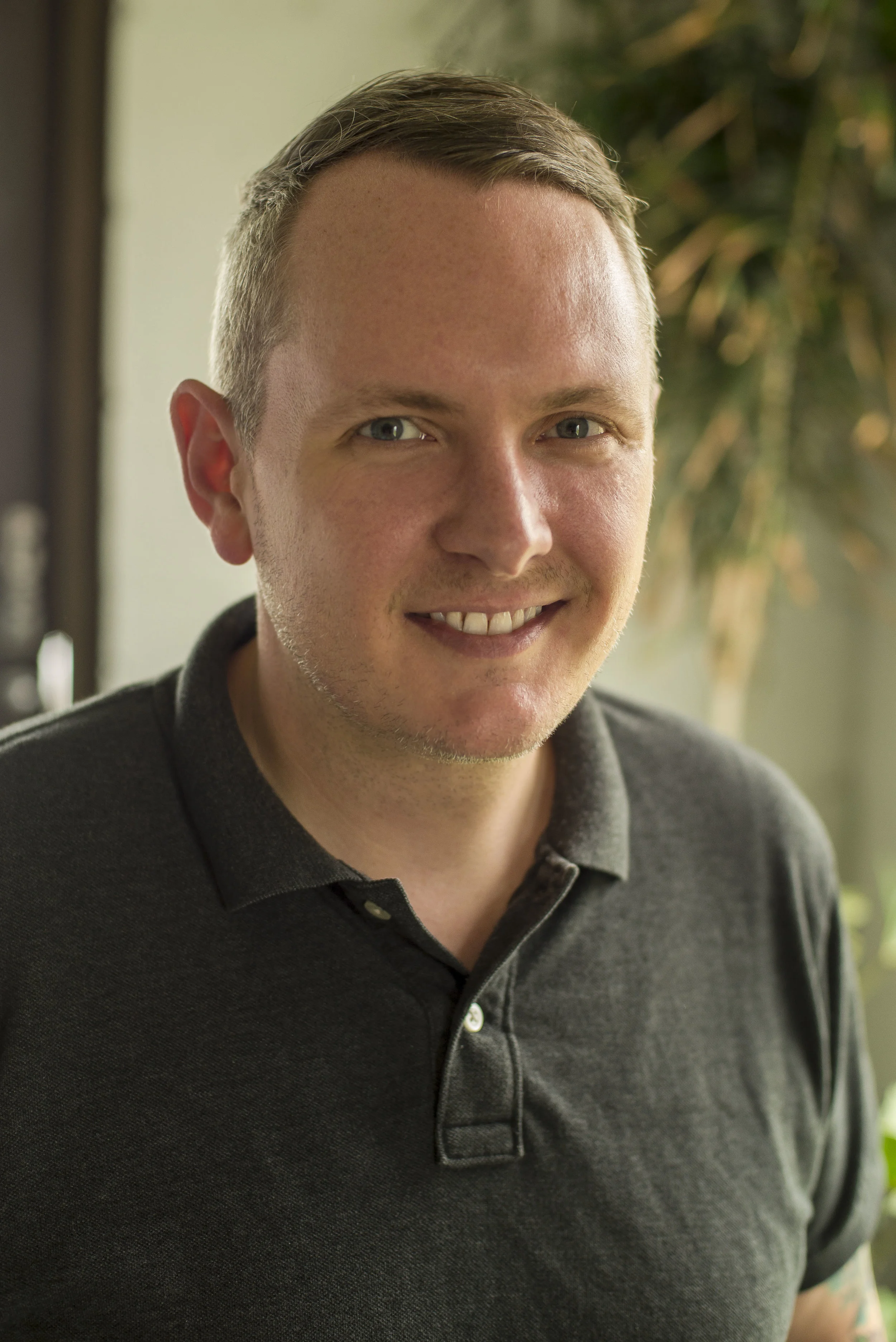 ADAM MAXWELL RETAIL PROGRAMS DIRECTOR As the retail buyer for Fresh Branding, Adam has played an important role in launching successful retail programs of multiple business concepts. A Nashville native (yes, really) and veteran of the food and beverage industry, Adam also holds a Master's Degree in Marketing. It's this combination of education and experience that helps Adam have a consummate understanding of the American consumer and a keen eye for retail trends. Prior to joining Fresh Branding, Adam worked extensively with top restaurateurs and winemakers across the country in areas that included product development and marketing strategies. A "Jack-of-all-Trades," Adam brings both a unique perspective to Fresh Branding and creative ideas to his clients.