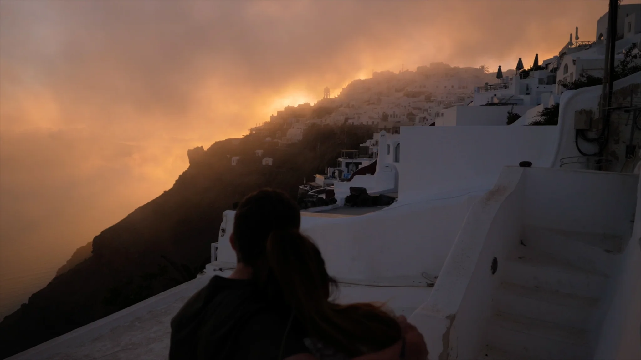 Gareth and Sara share a hug, whilst admiring a Santorini sunset.&nbsp;
