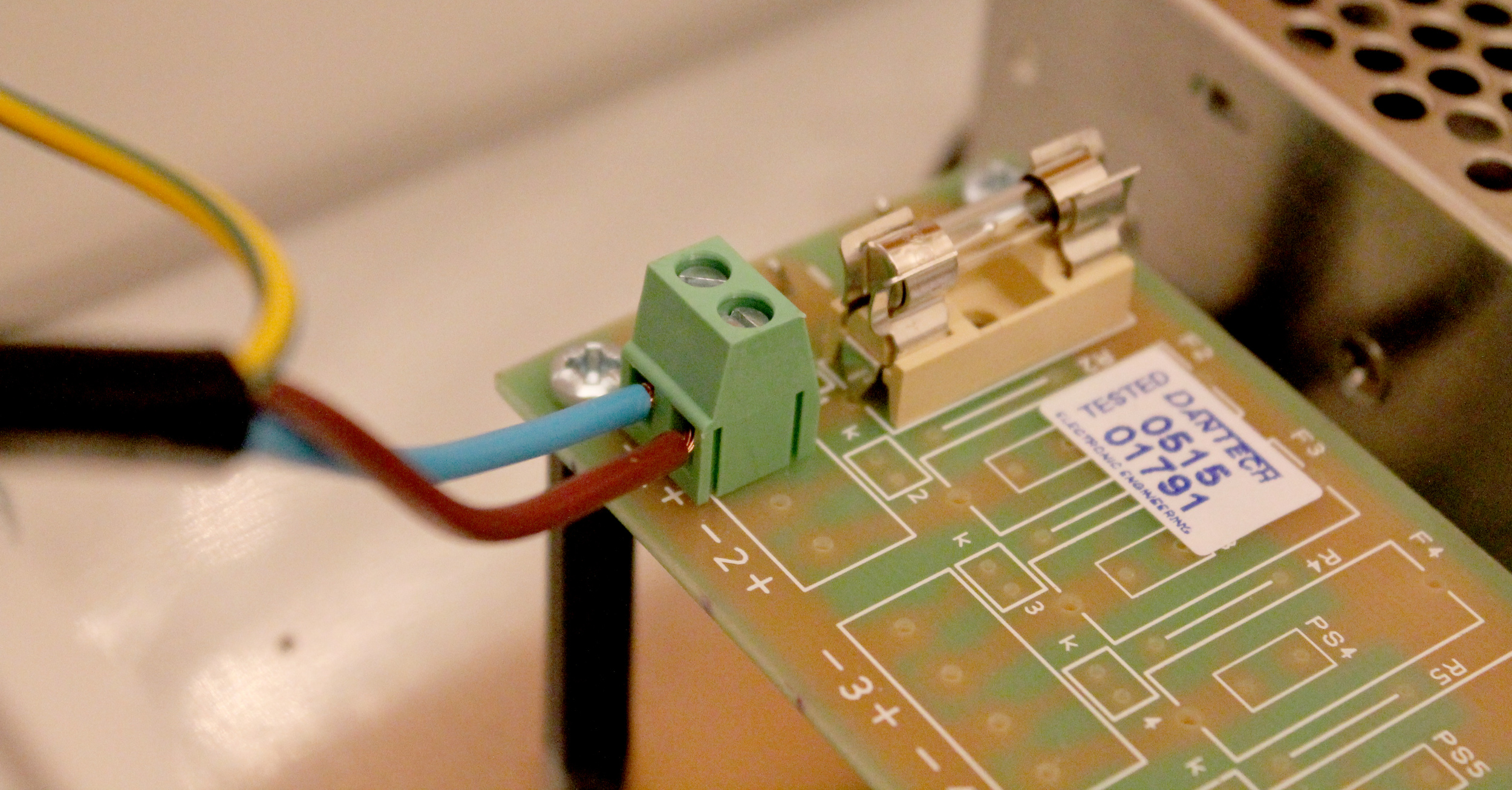 Connecting the Deckchair Camera Unit to the Power Supply Unit