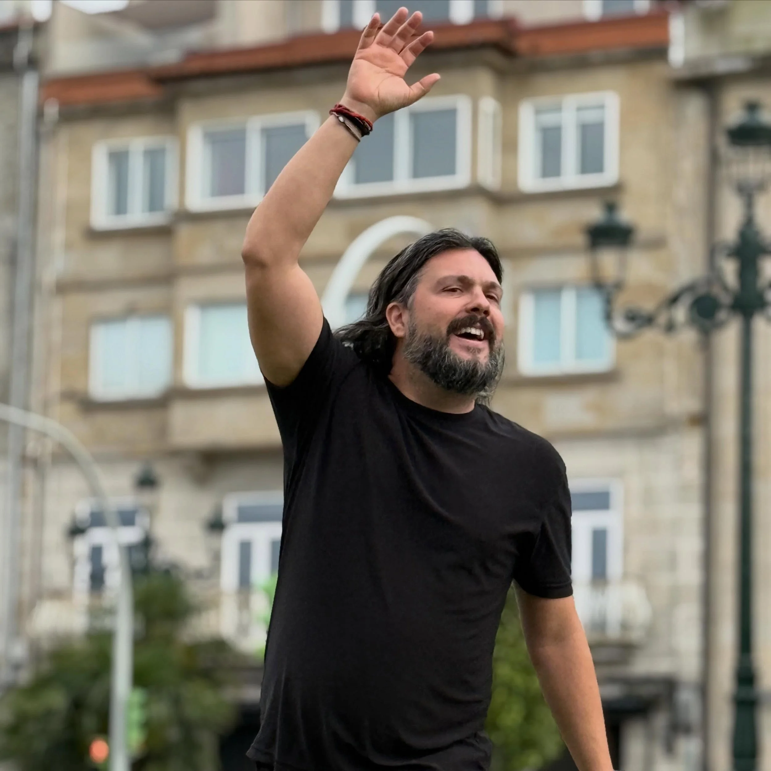 Our groove yogi met up with us in Spain to lead a beautiful breathwork session. Thank you Greg for preparing us for our big walk 🚶&zwj;♂️
@grooveyogi 
@willowgardensyoga 
#vigospain #caminodesantiago #travelspain #yogaretreat #caminopilgrim