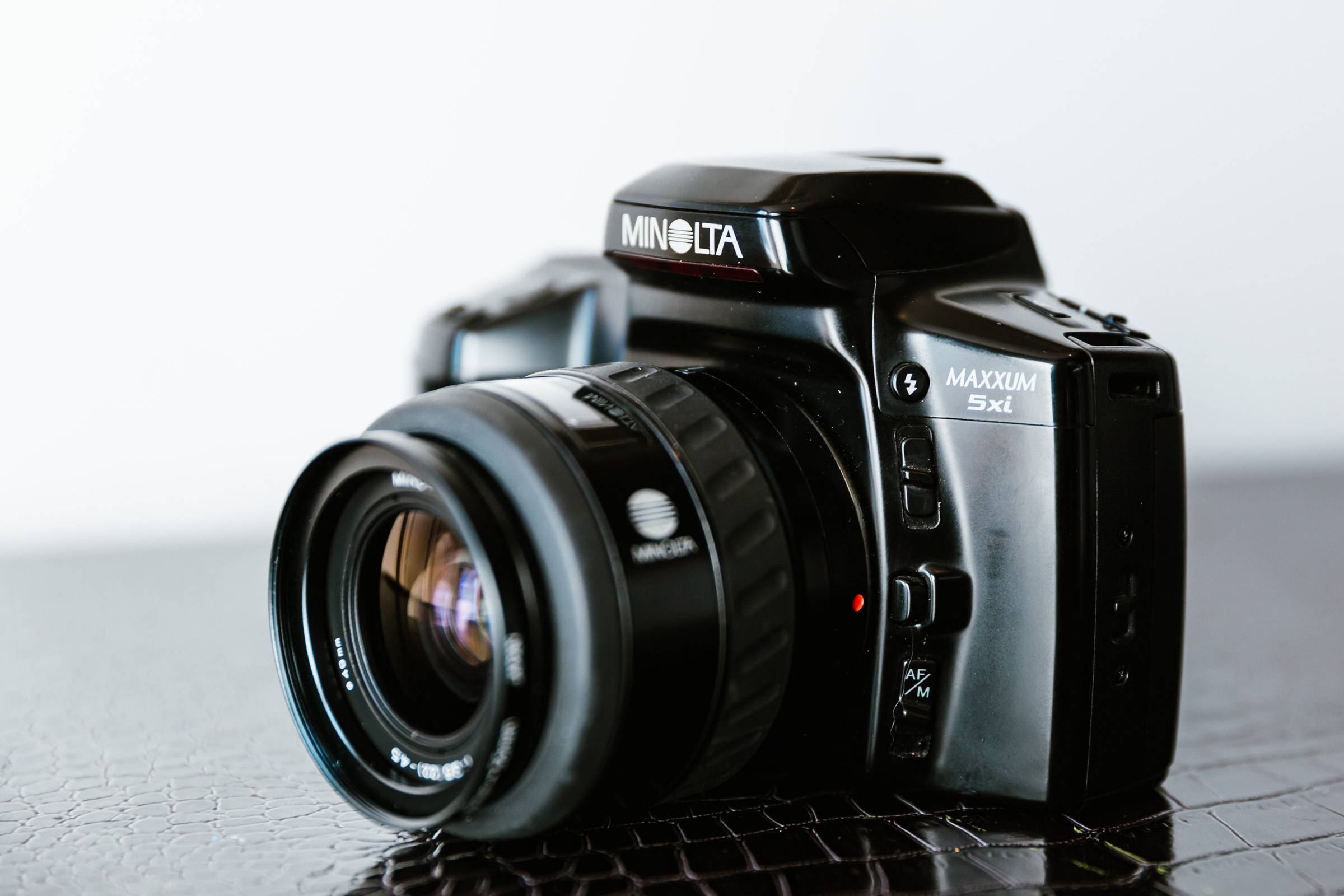 Minolta Maxxum 5xi 35mm film camera with a AF 35-70mm f3.5 lens