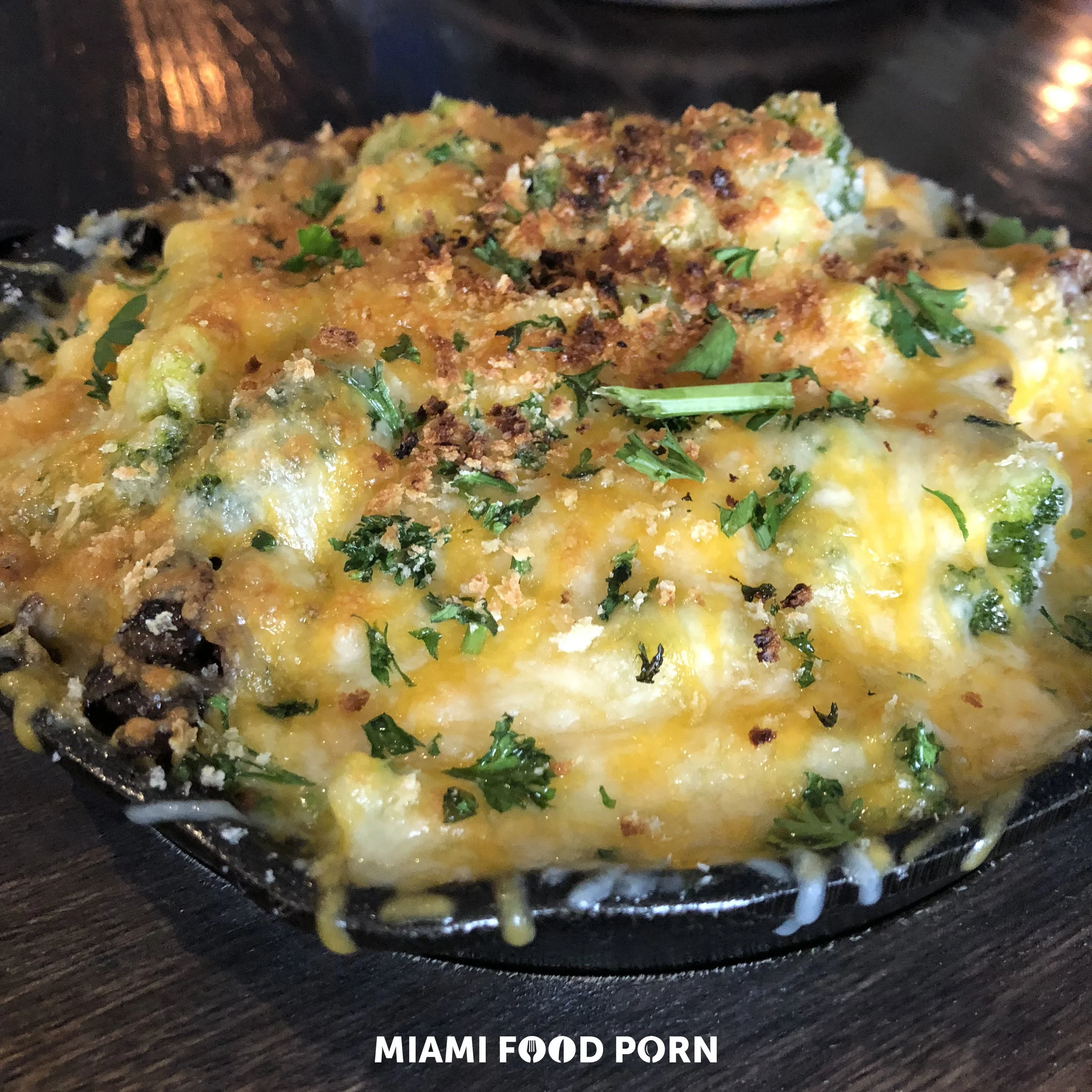 beef & broccoli Mac & cheese