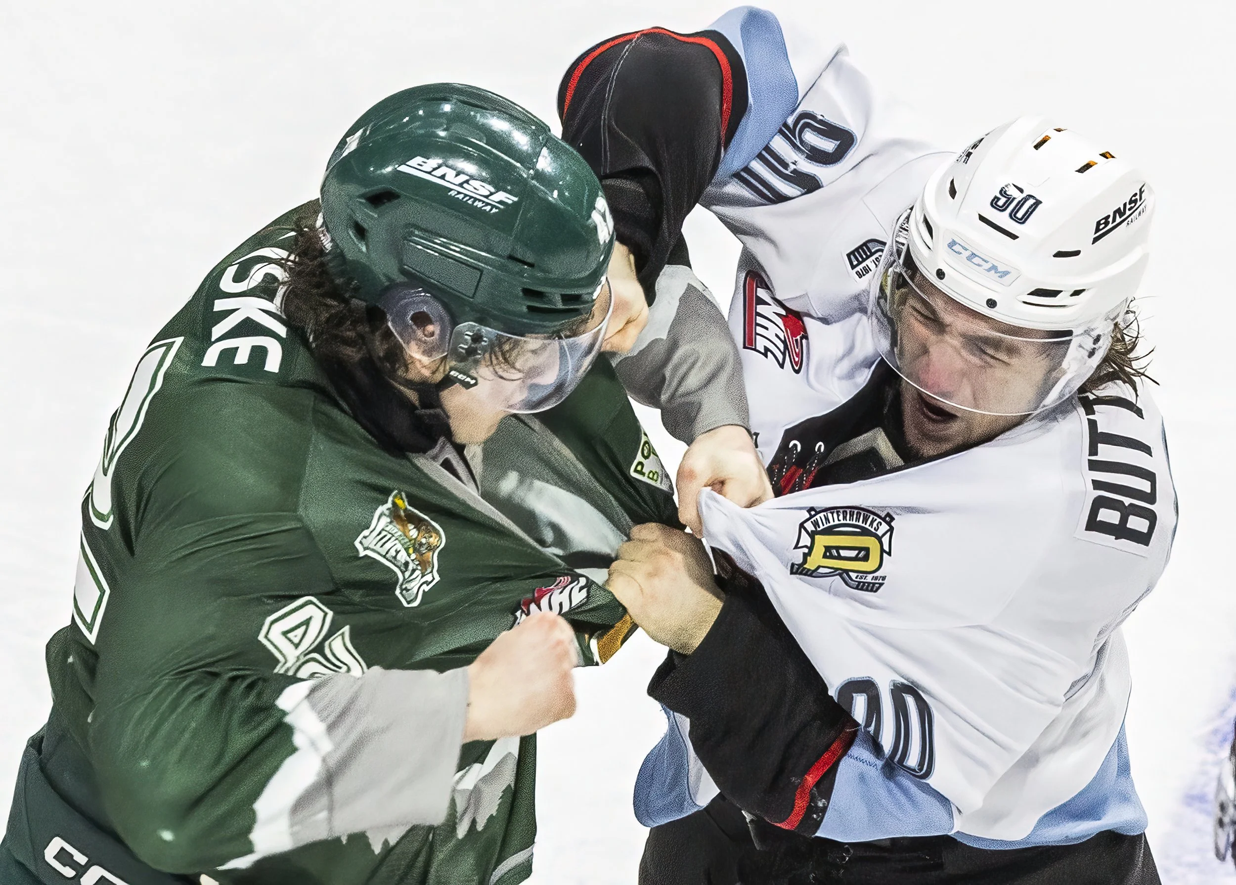  Everett Silvertips’ Brek Liske and Portland Winterhawks’ Diego Buttazzoni get into a fist fight during second round of the WHL playoffs on Tuesday, April 22, 2025 in Everett, Washington. (Olivia Vanni / The Herald) 