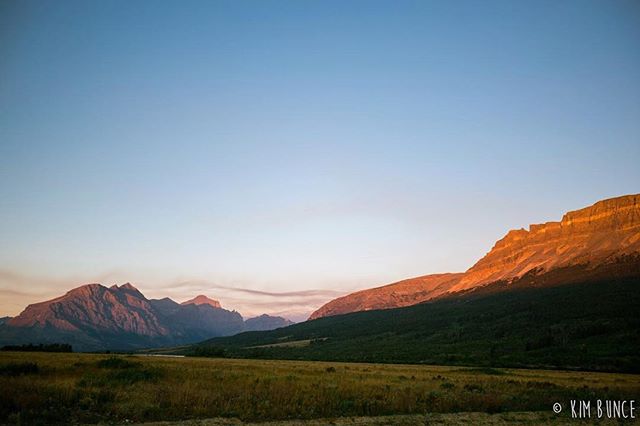 Rise to the sun
.
.
.
.
.
#glaciernationalpark #glaciernps #montana #sunrise #goldenhour #travel #travelsolo #stmarysglacier #nps #findyourpark #takemeback