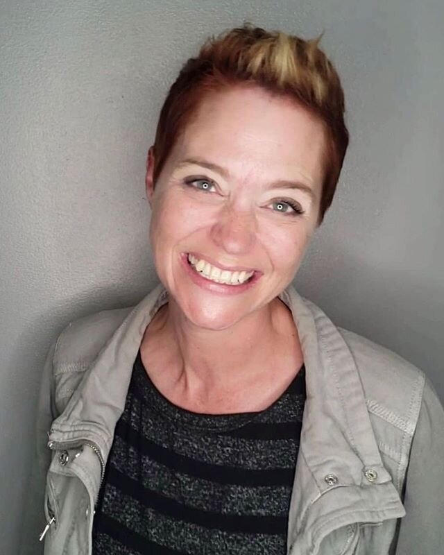 Look at this cute #pixie and happy customer🥰. Added some rich copper color and lighter #highlights to make this hair pop. #pixie #pixiecut #copperhair #strawberryblonde #shorthair #pdx #beaverton #beavertonstylist #twystsalon @progressridgetownsquar