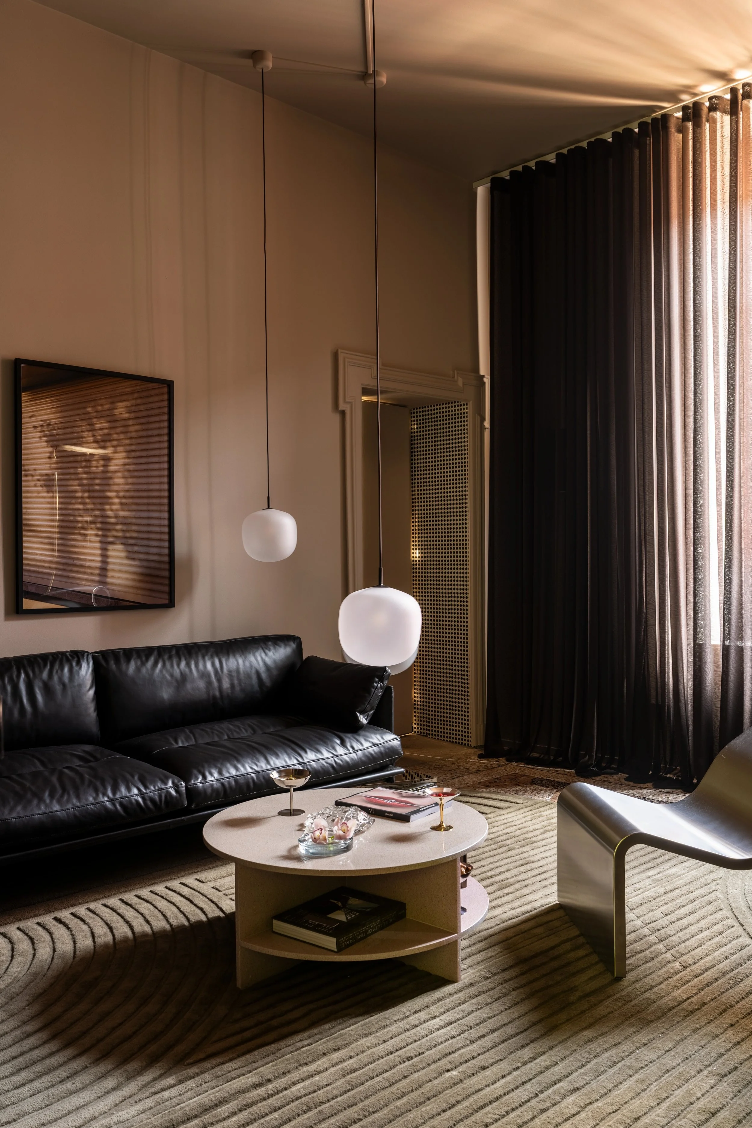 muuto-milan-apartment-2026-outline-soft-sofa-halves-coffee-table-dream-view-bench.jpeg