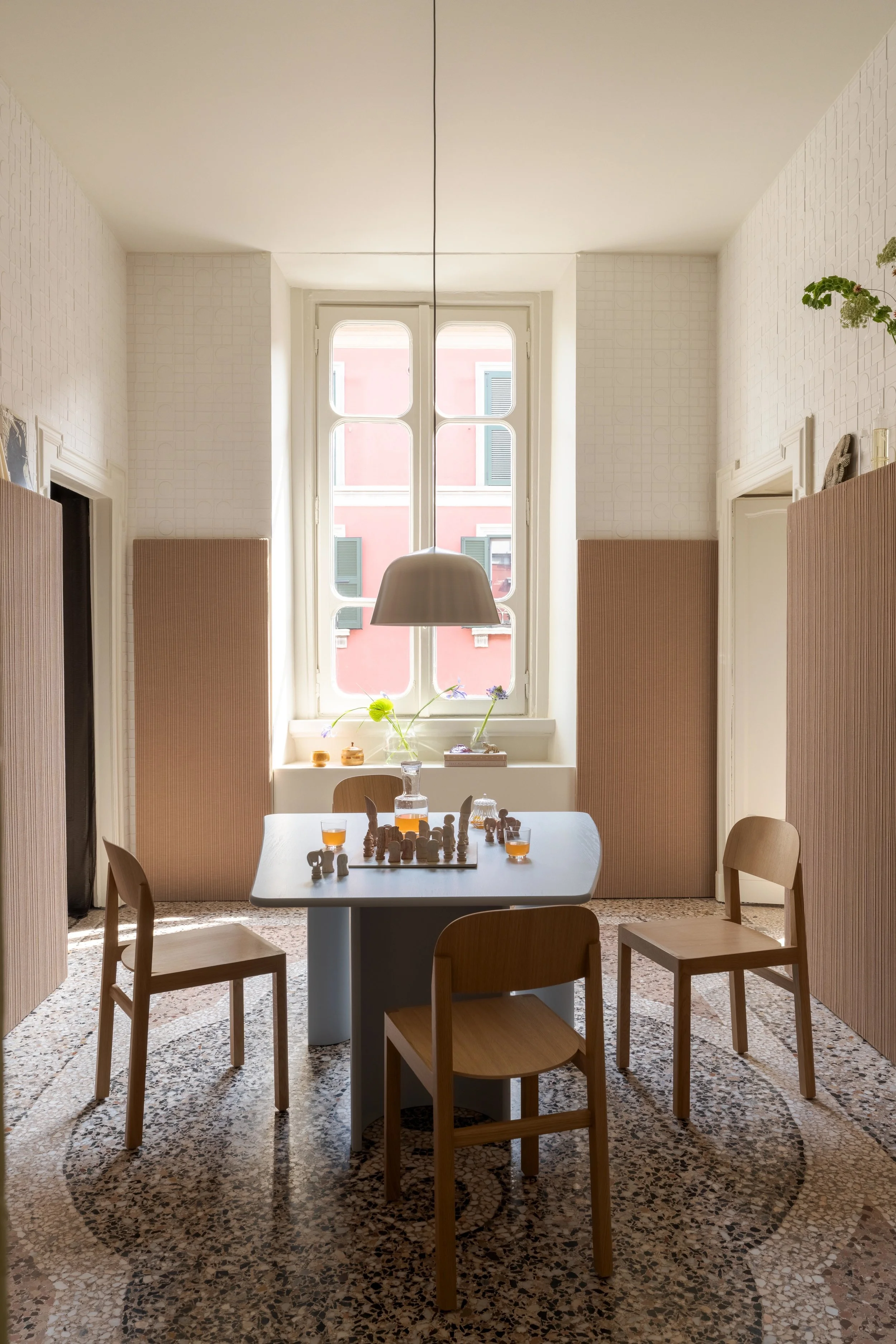 muuto-milan-apartment-2026-re-norm-table-workshop-chair-02.jpeg