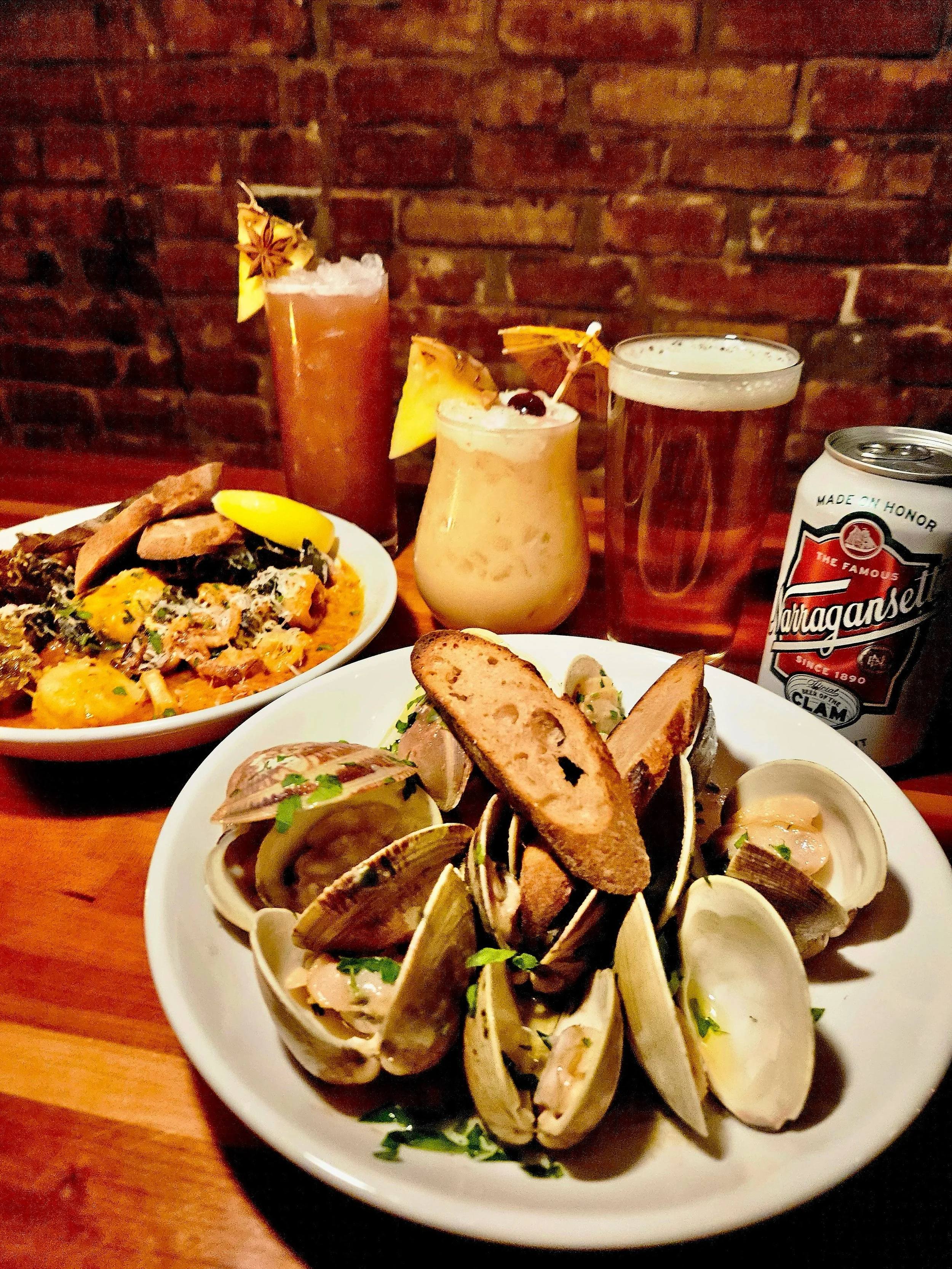 SATURDAY &amp; SUNDAY HAPPY HOUR 4-6P!
CANS, CLAMS &amp; COCKTAILS!
A DOZEN NEW ENGLAND CLAMS IN CLARIFIED BUTTER, SOURDOUGH TOAST AND AN ICE COLD @gansettbeer $15!

TFF FOOD TRAILER IN ITHACA 12-4 TODAY!!

FRESH⚫️WILD-CAUGHT⚫️SUSTAINABLE
