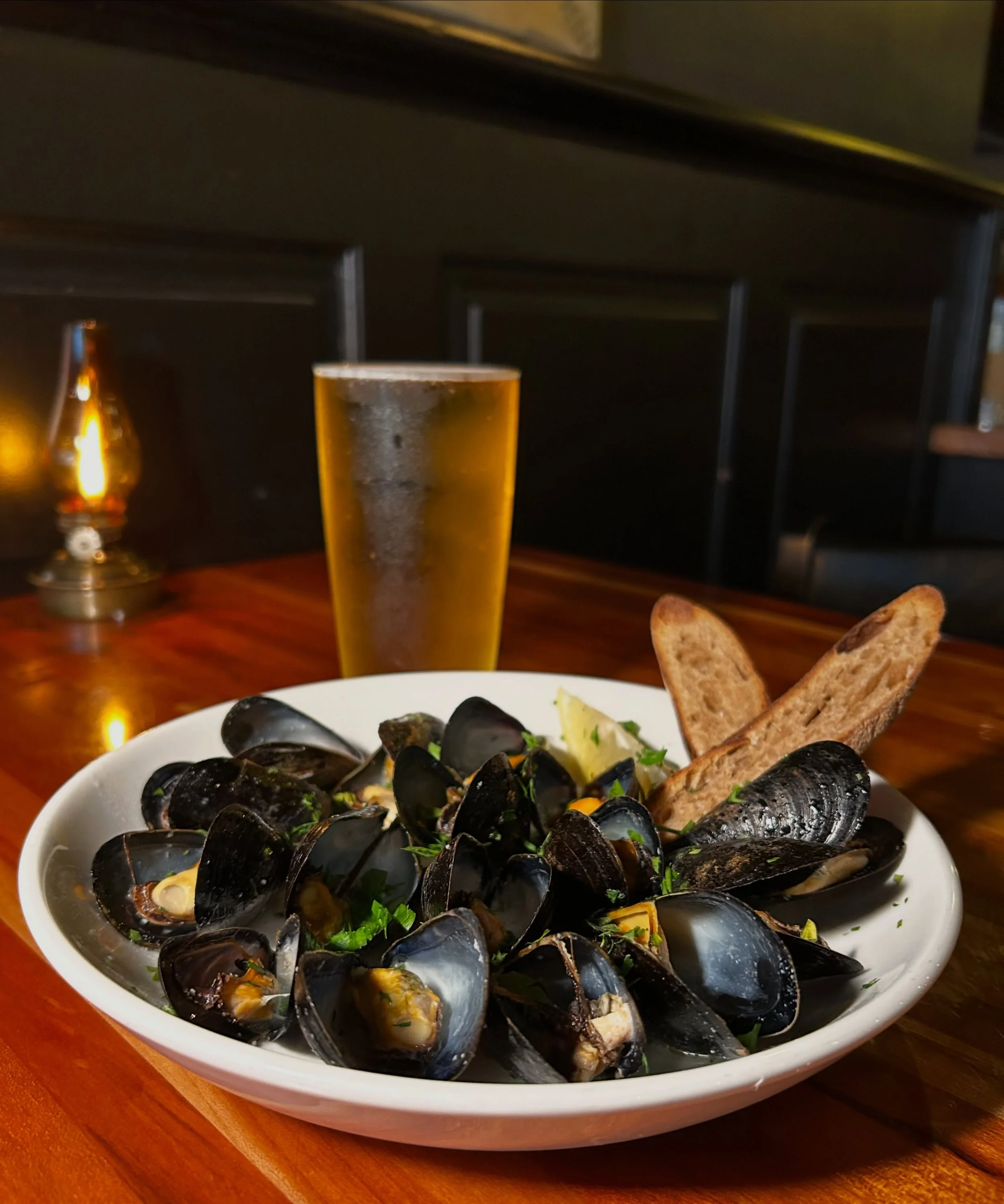 WE ARE SO SORRY NO SUNDAY CANS &amp; CLAMS HAPPY HOUR SPECIAL! ALL OUT OF CLAMS!

REMIX!!!

HAPPY HOUR ALL NIGHT:

MUSSELS IN A WHITE WINE SAUCE SERVED WITH A 12OZ @sixpoint THE CRISP PILSNER FOR $15 ALL NIGHT 

FRESH⚫️WILD-CAUGHT⚫️SUSTAINABLE