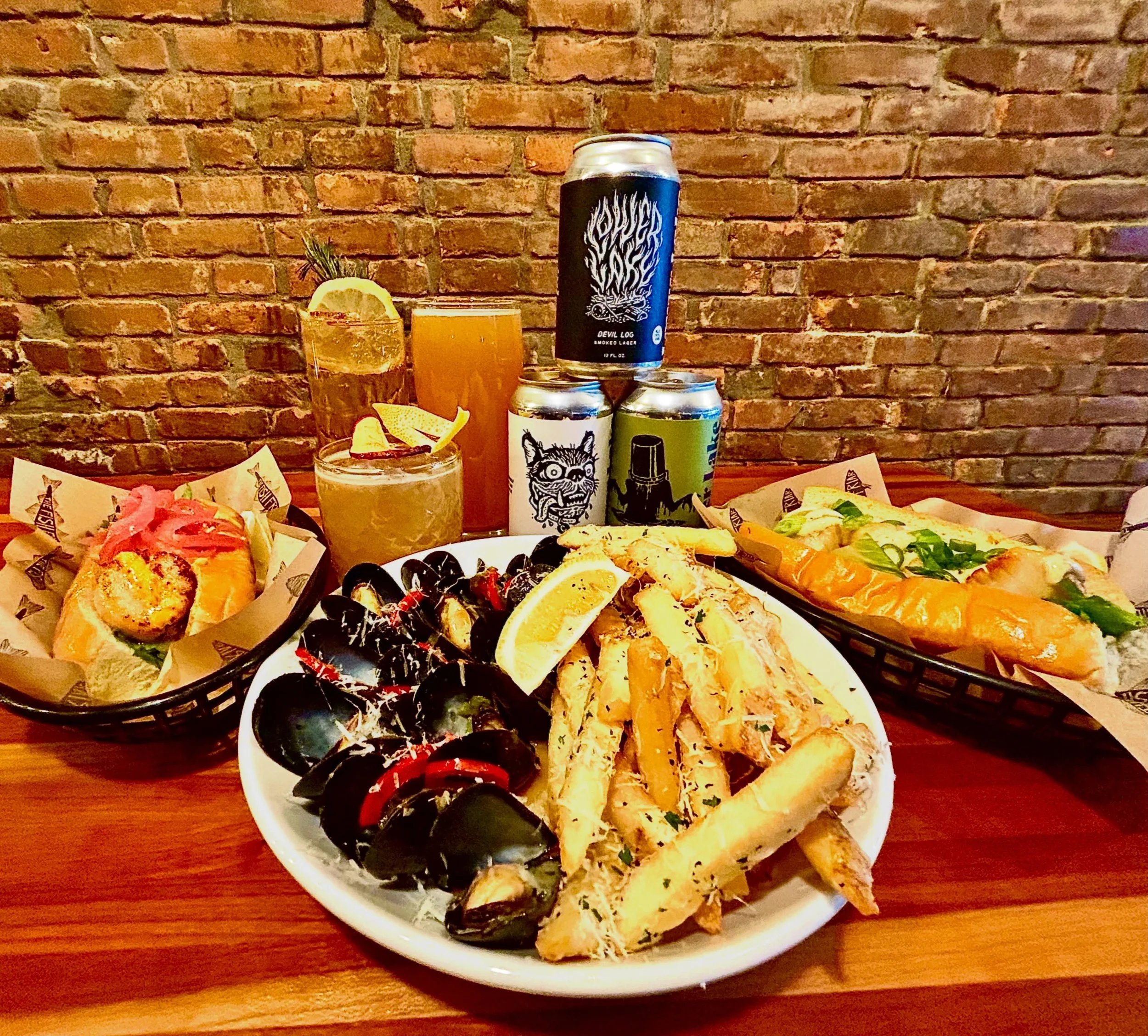 SOMETHING ABOUT THESE MUSSELS &amp; FRITES!! YOU GOTTA GET THEM! 

LISTEN&hellip;.WE ARE A COCKTAIL BAR SERVING FRESH NEW ENGLAND SEAFOOD. FRIAR&rsquo;S IN THE NAME BECAUSE WE DO A BOMB ASS FISH FRY BUT&hellip;..A VERY BIG BUT 😂 WE CLEAN UP REAL NIC