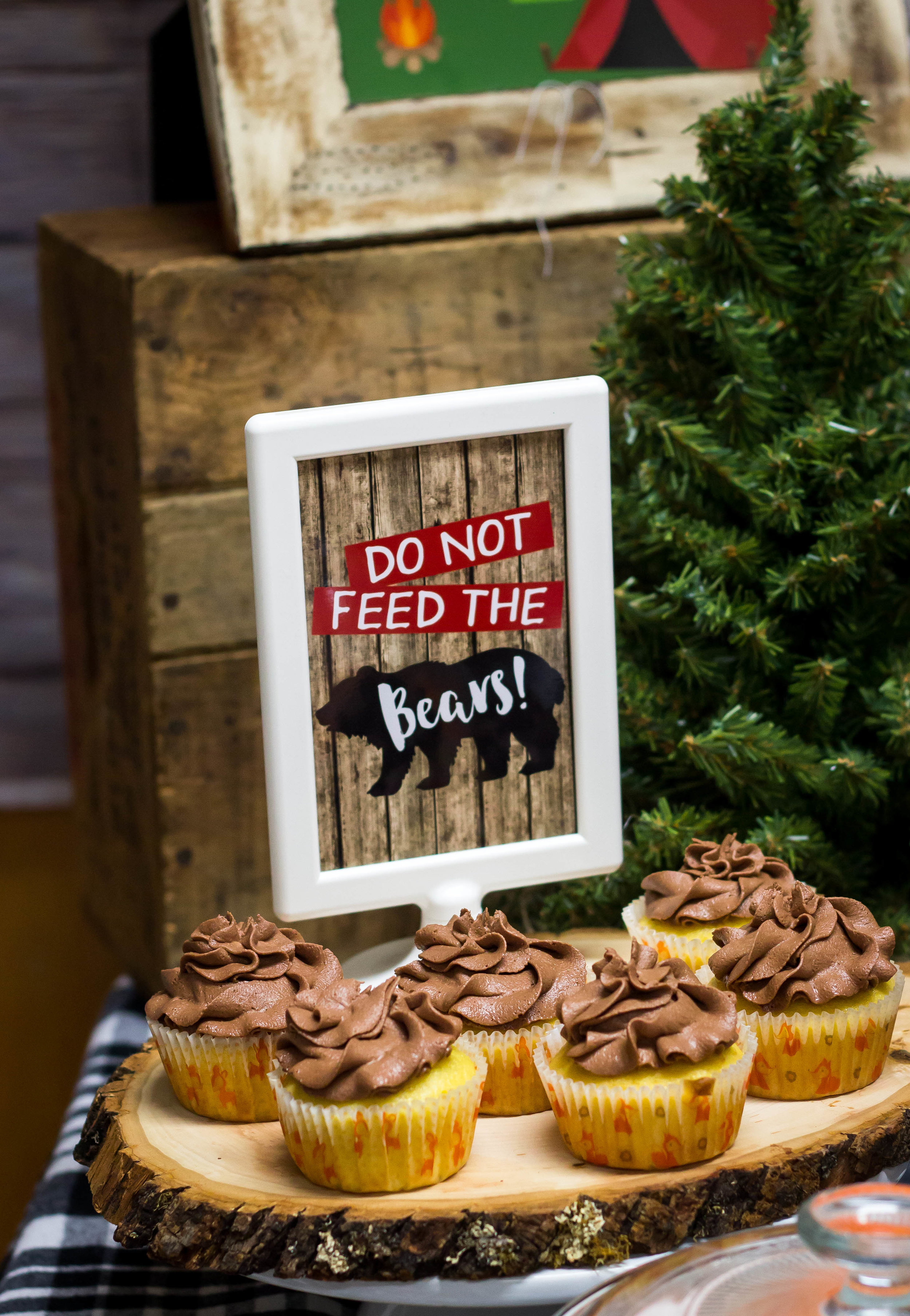 Do not feed the bears sign by MKKM Designs