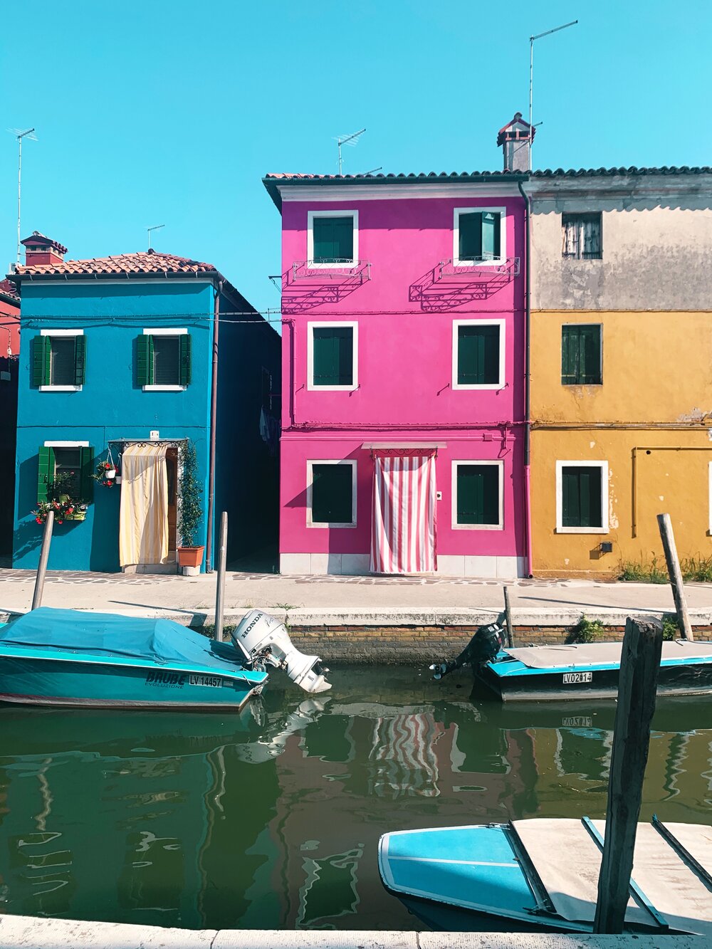 The colorful houses of Burano | merry-grace.com