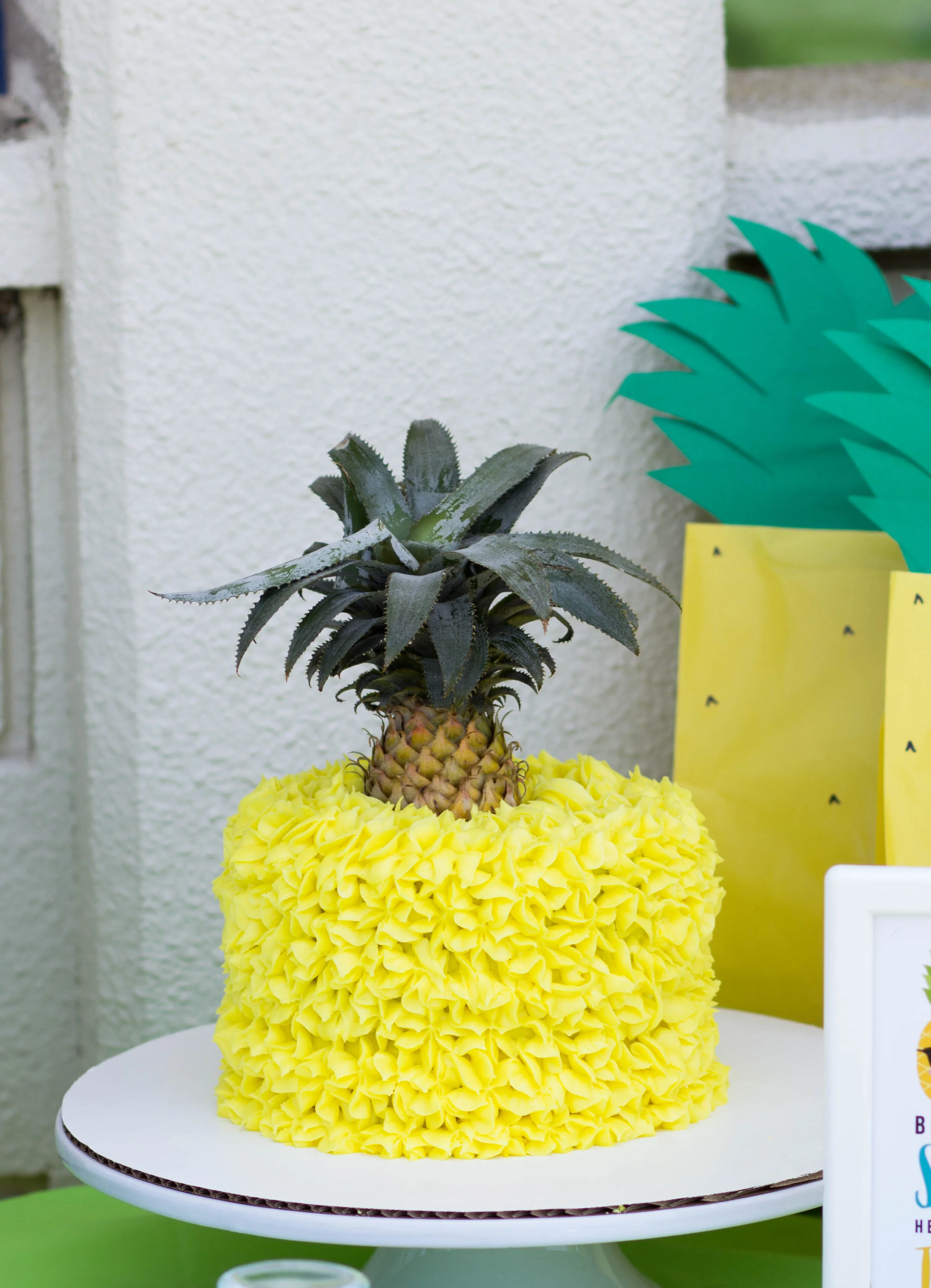 5 Easy Cake Decorating Ideas for the Baking Challenged