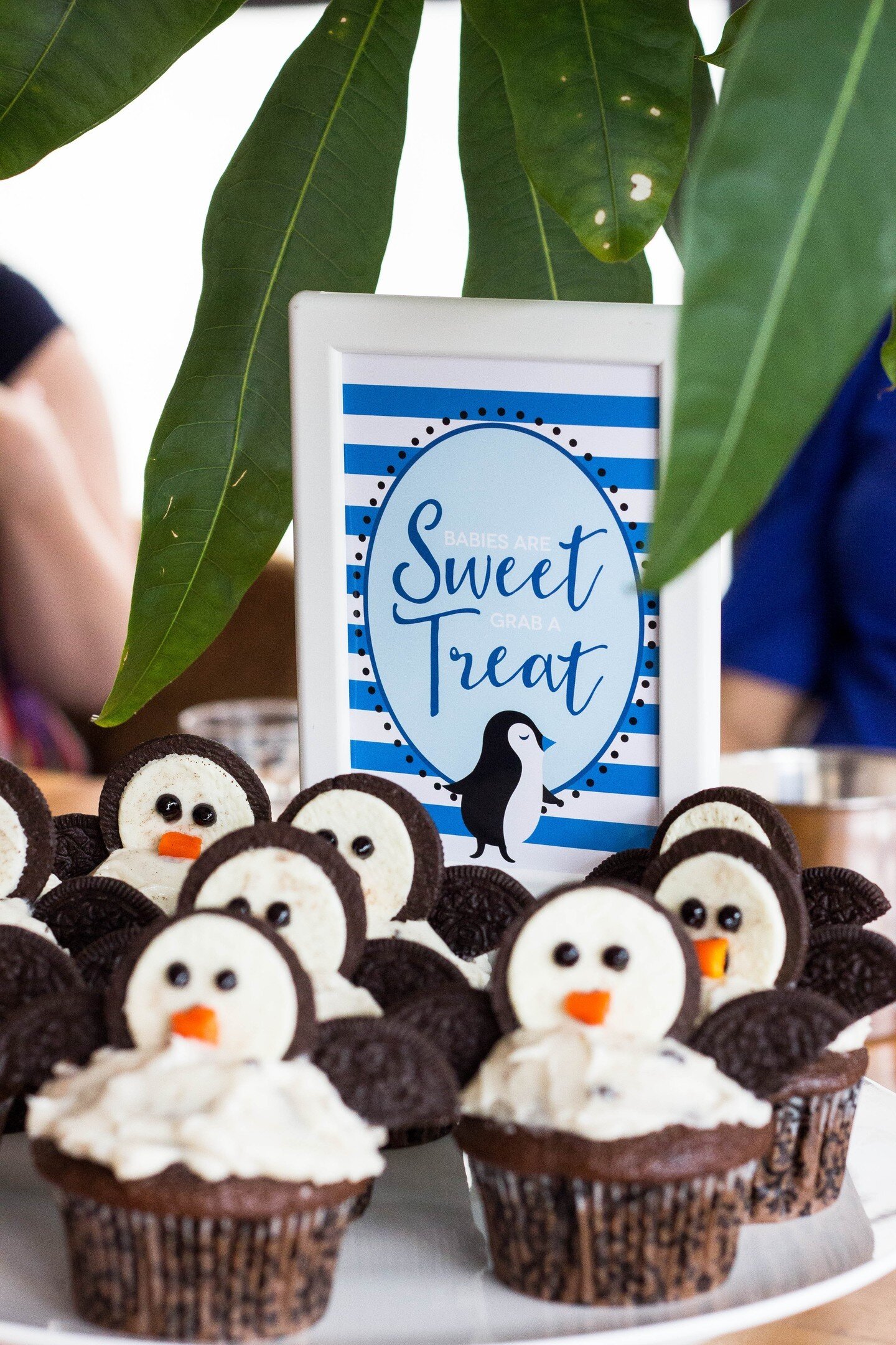 It may be summer, but these little 🐧 penguins 🐧 are burning up on Pinterest 🌟🔥 These guys are our most popular pin right now, so I take it some of ya'll are looking to cool off. You can find a tutorial and more inspo on our blog! 

✨🖥️ We're als