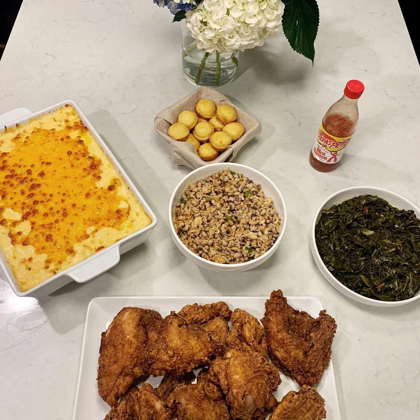New Year&rsquo;s Dinner. #friedchicken #macandcheese #collardgreens #hoppinjohns #cornbread #texaspete #l4l #newyear2021 #blackeyedpeas
