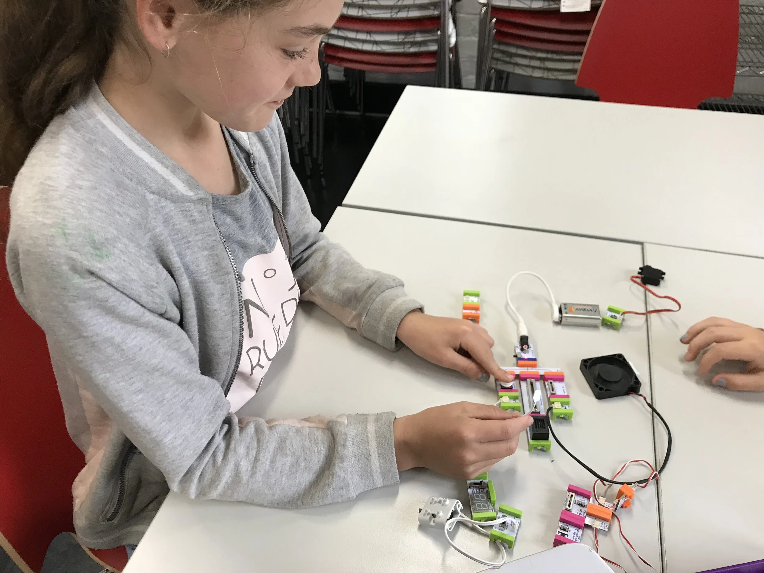 When it comes to creative problem-solving, young people are increasingly excelling. This young engineer made this clear to us last month as part of    MiniSparx   .