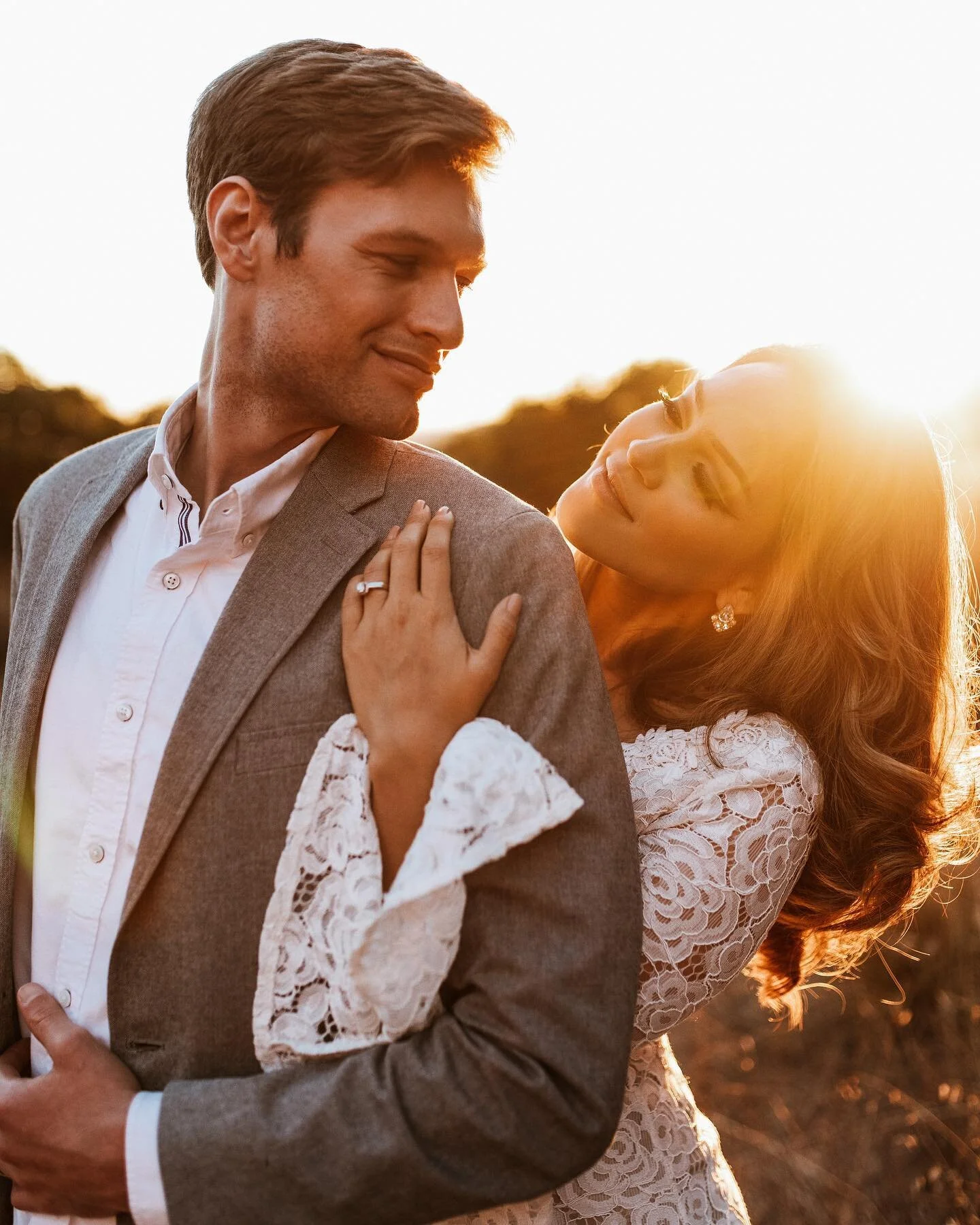 Adding a little spice to your Tuesday 🌶🔥 Hope everyone&rsquo;s week is going well so far!

Dress: @lulusweddings 
Suit: @bananarepublicmens 
Hair/Make-Up: @theyoungchesnut 

#nathanbakerphotography #losangelesweddingphotographer #sandiegoweddingpho