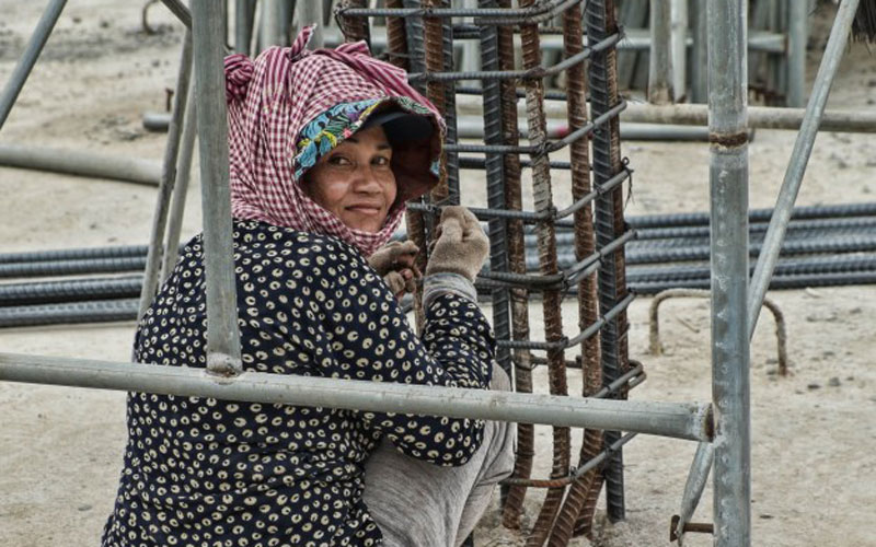 Construction workers for this site come from the provinces and are paid fair wages. While working on the site, they also learn skills that will help them in future employment.