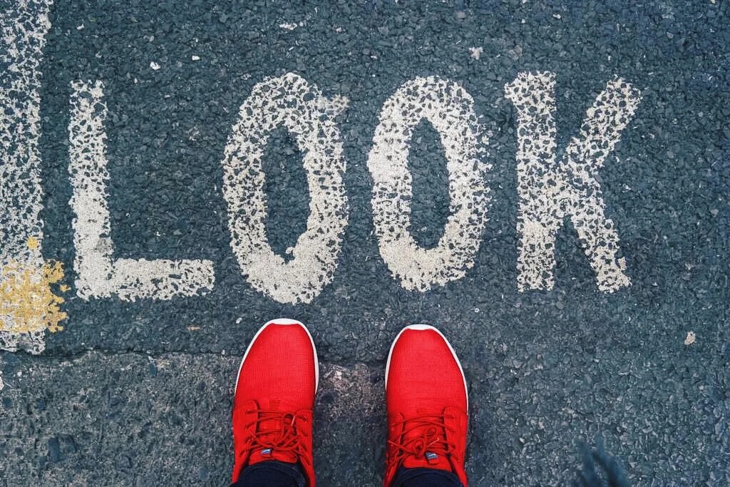 L O O K