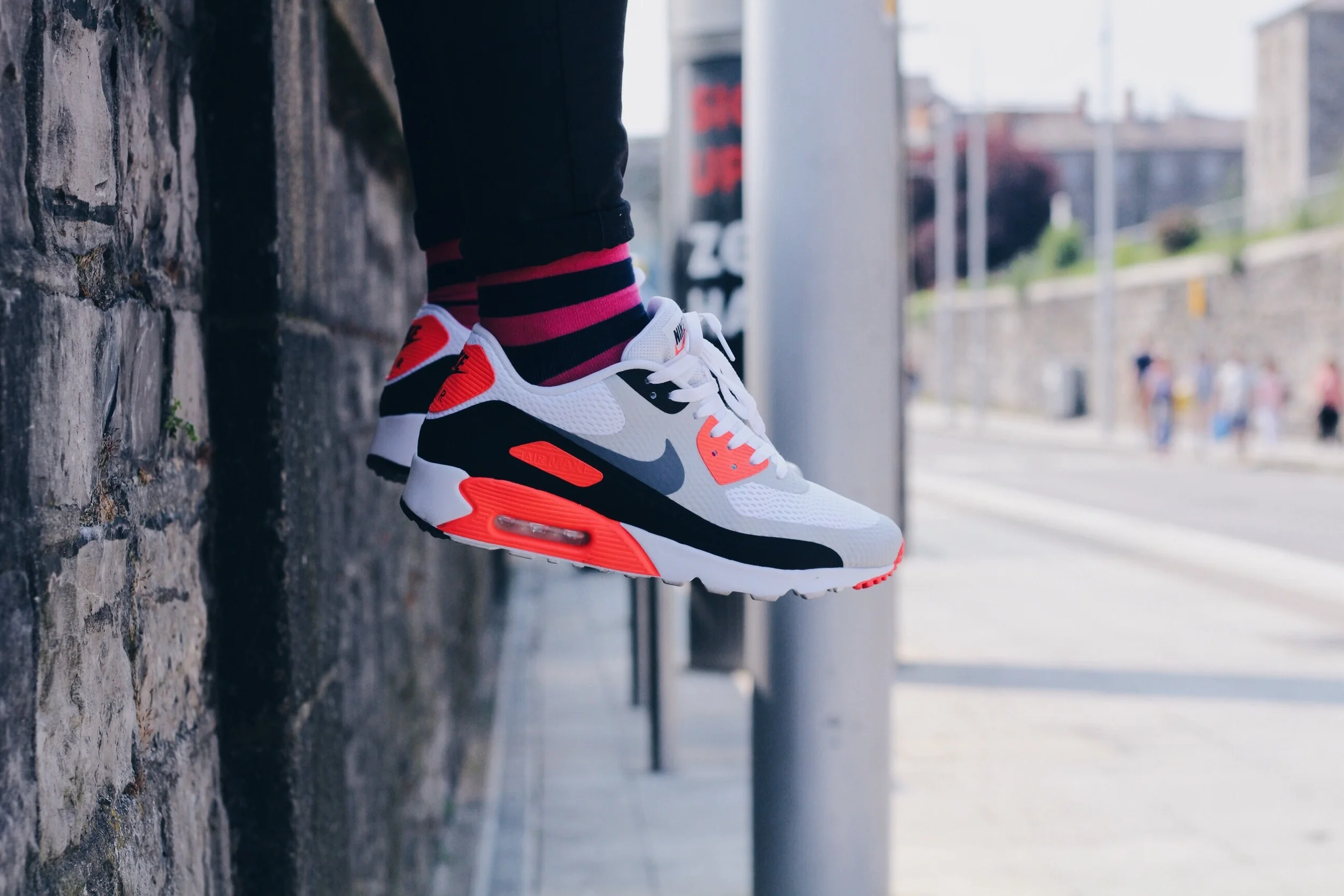 red nike air max outfit