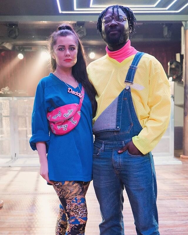 Couple of Sour Patch Kids xoxo #FreshPrinceOfBaile 😻 Had a great time at @brycevine, what a cool dude ✌️
🎬: @kim_sola
🎙
👕
👖
#dublin #ireland #irish #visualsoflife #millenial #visualsgang #vscodublin #vscocam #vsco #daddy #citylife #couple #print