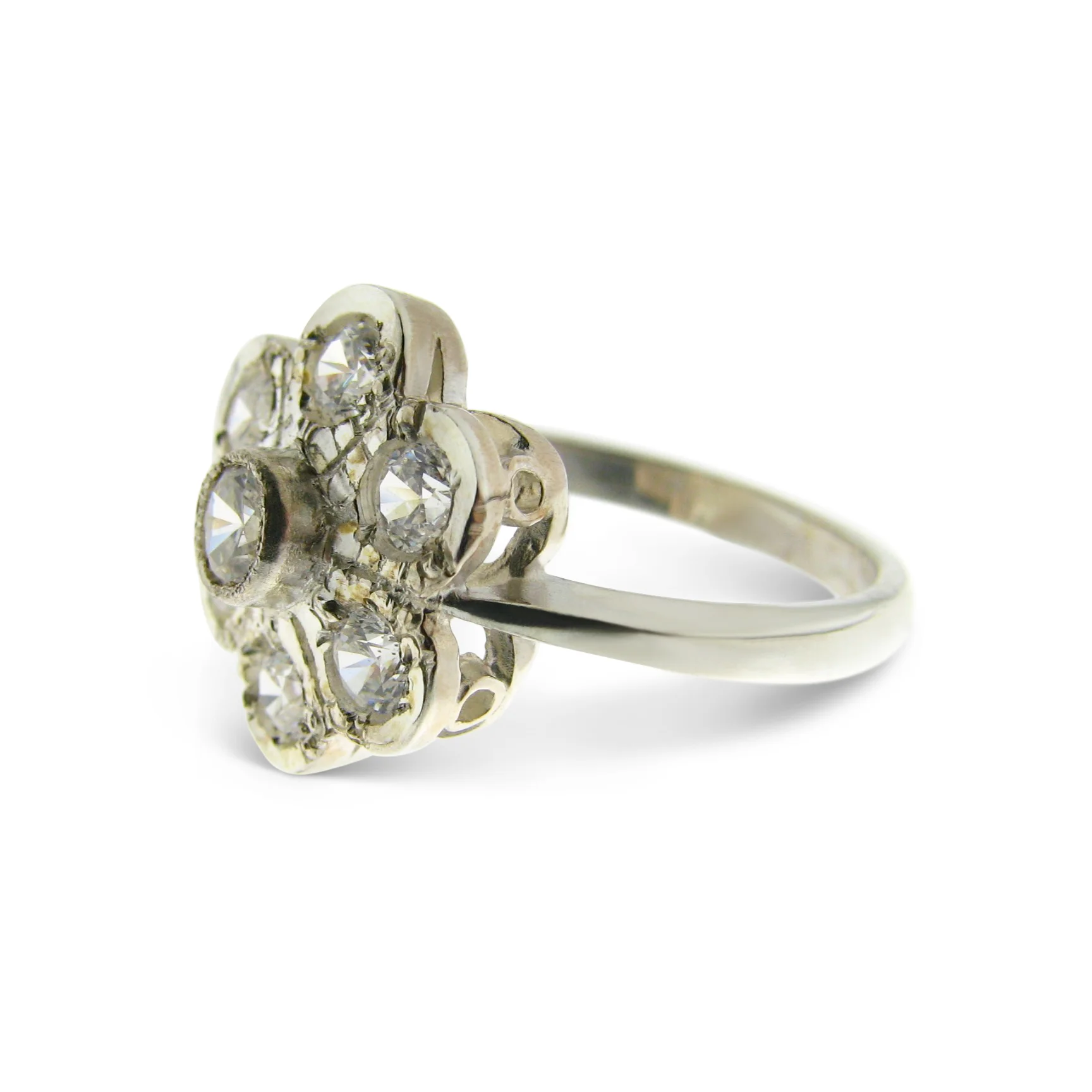 side view of Edwardian style daisy cluster