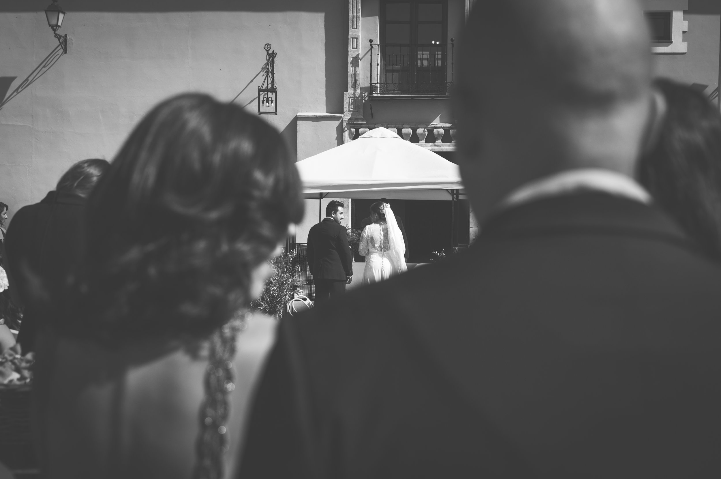 Bride and groom at the wedding ceremony BW Guillem Cheung bryllup