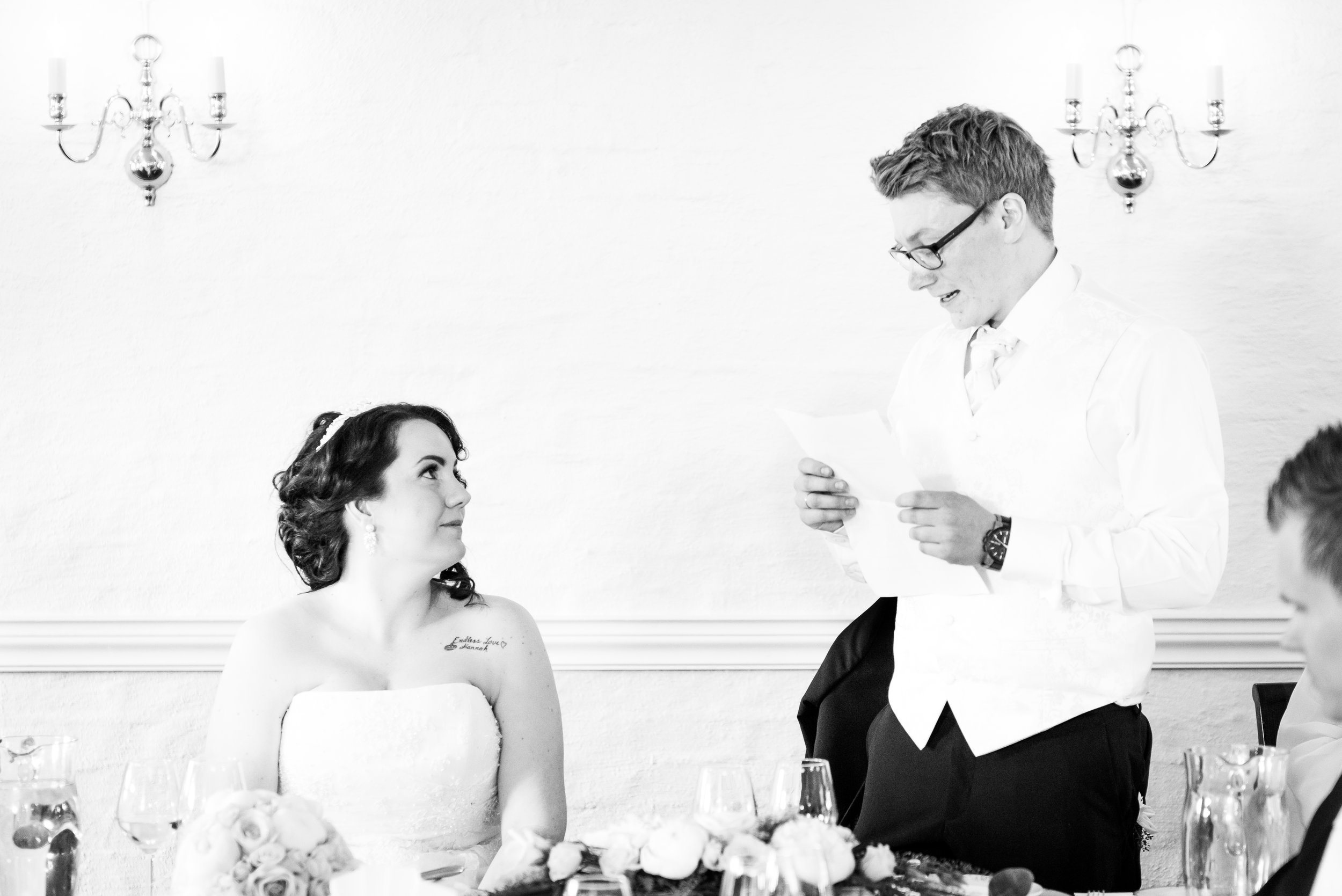 Groom reads eternal love speech to bride in Stavanger Guillem Cheung Bryllup