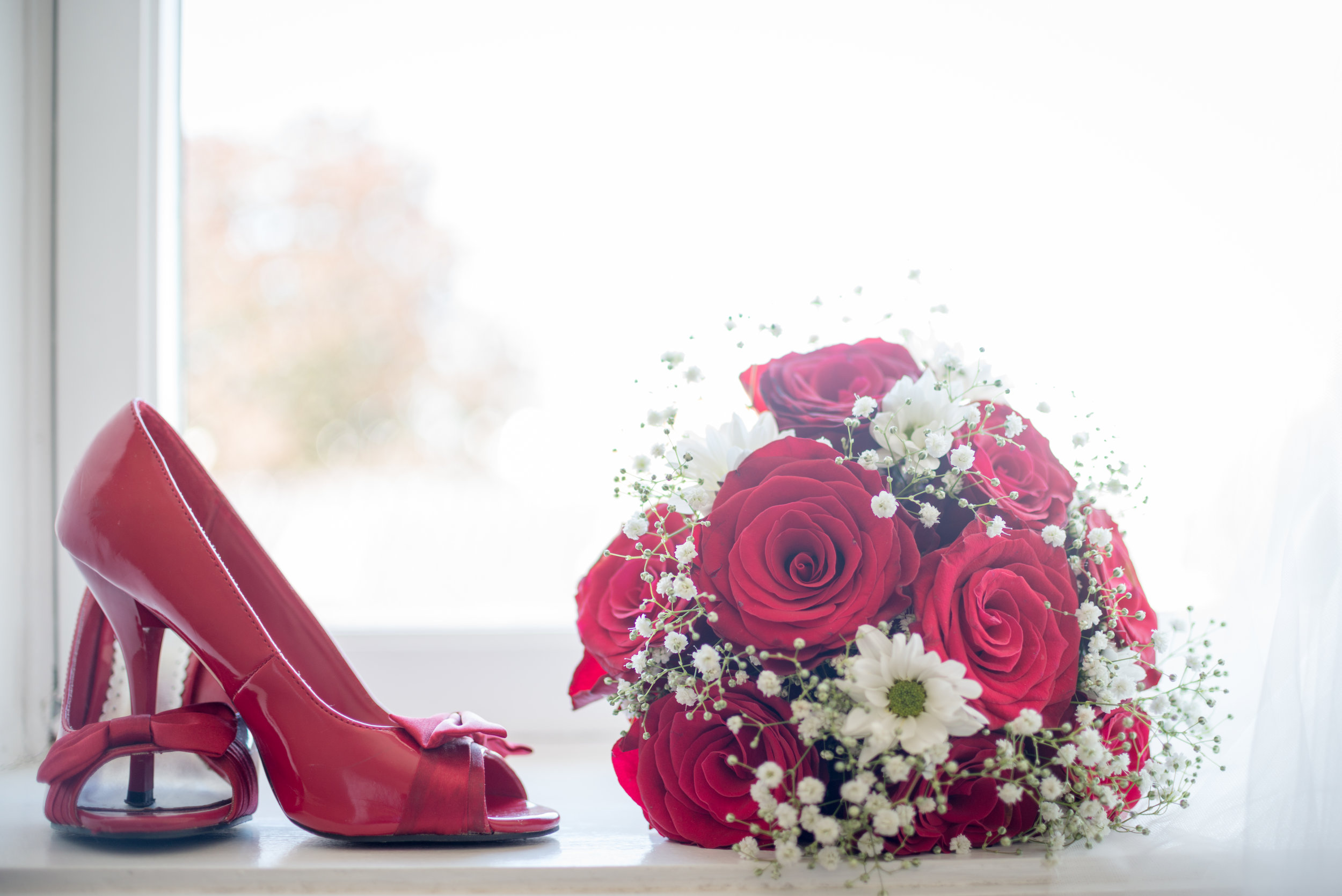 Wedding shoes and bouquet details guillem Cheung Stavanger bryllup