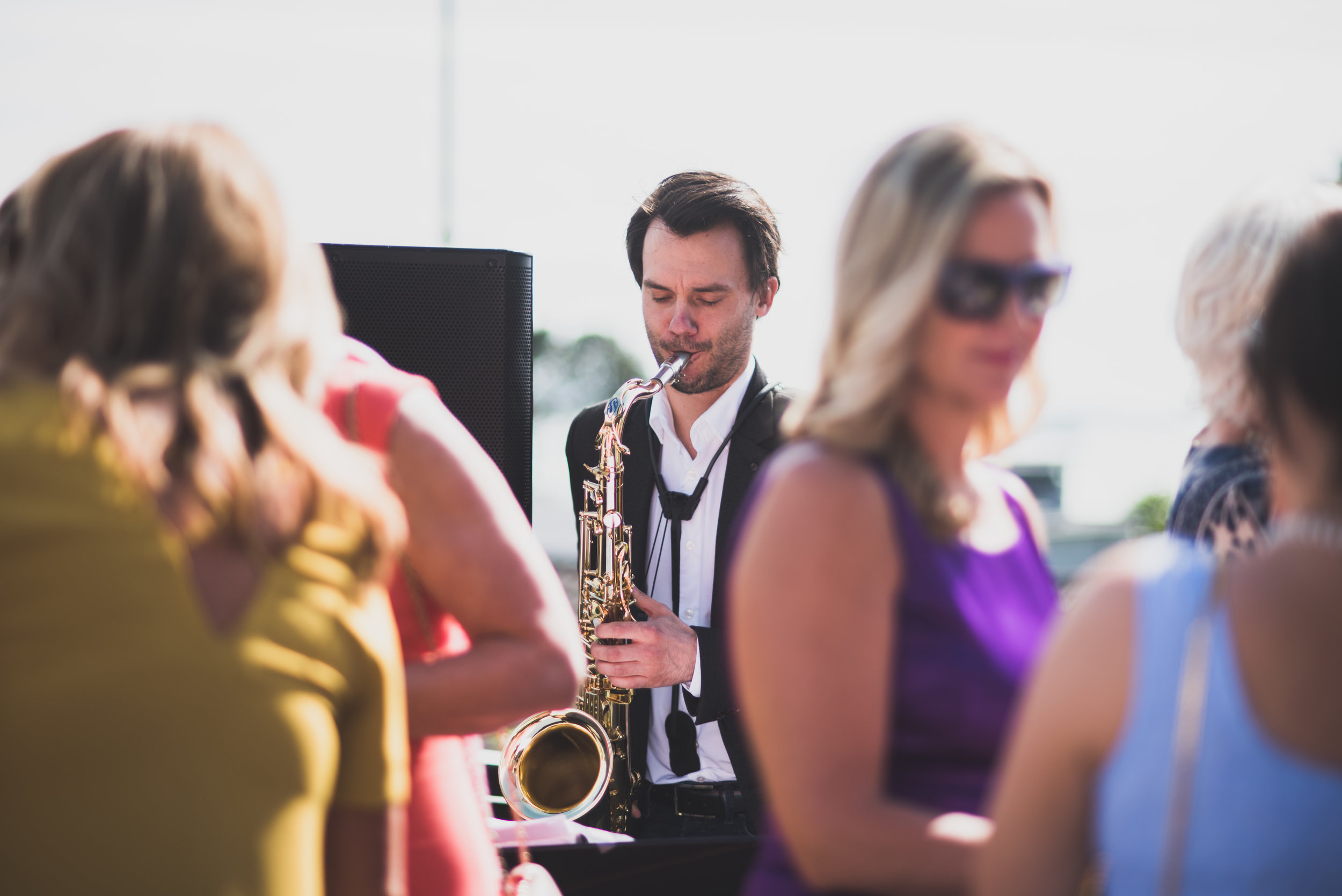 Musician performs in a wedding in Stavanger Guillem Cheung Bryllup