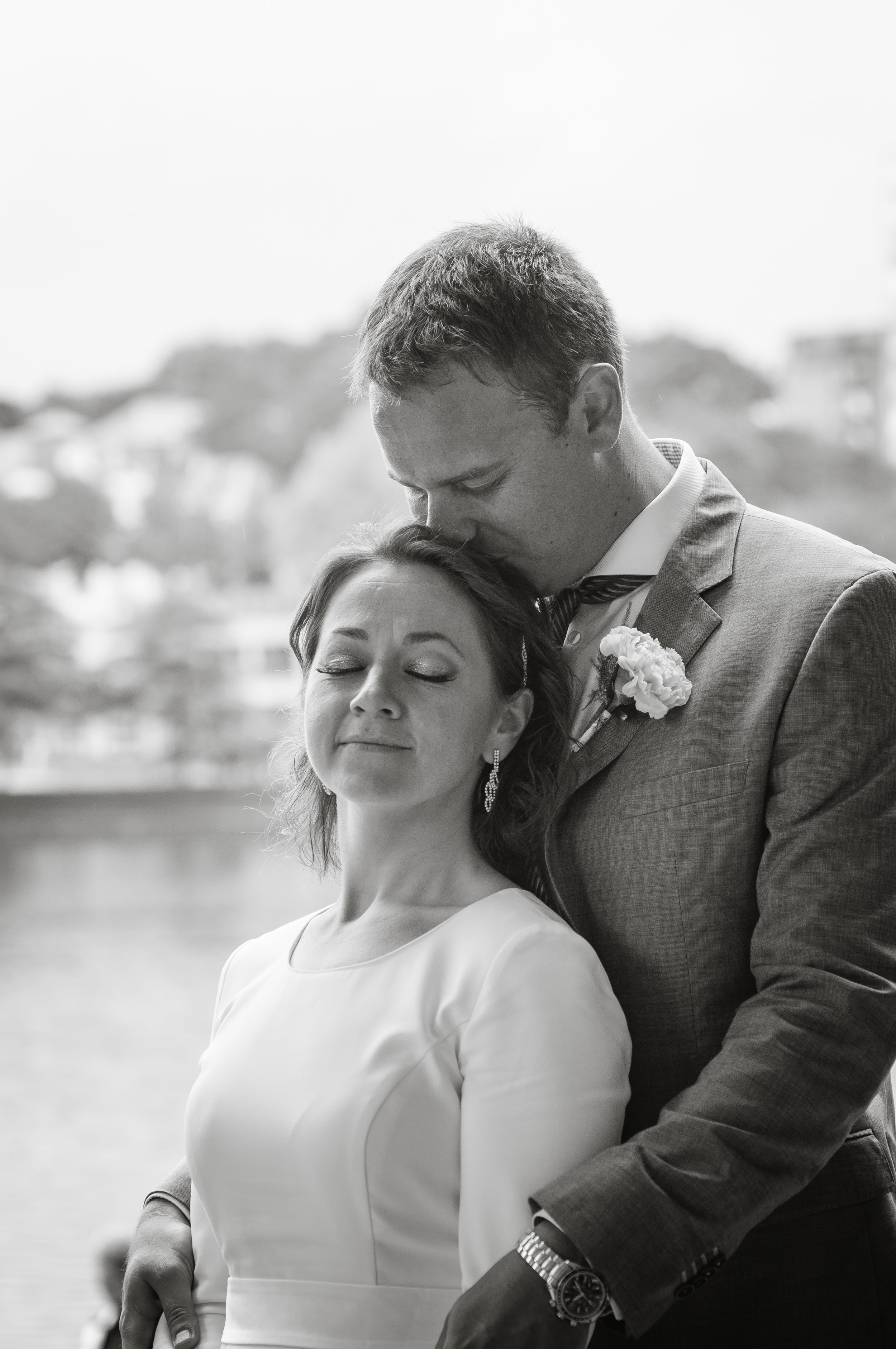 Bride and groom in love Stavanger elopement Guillem Cheung Bryllup