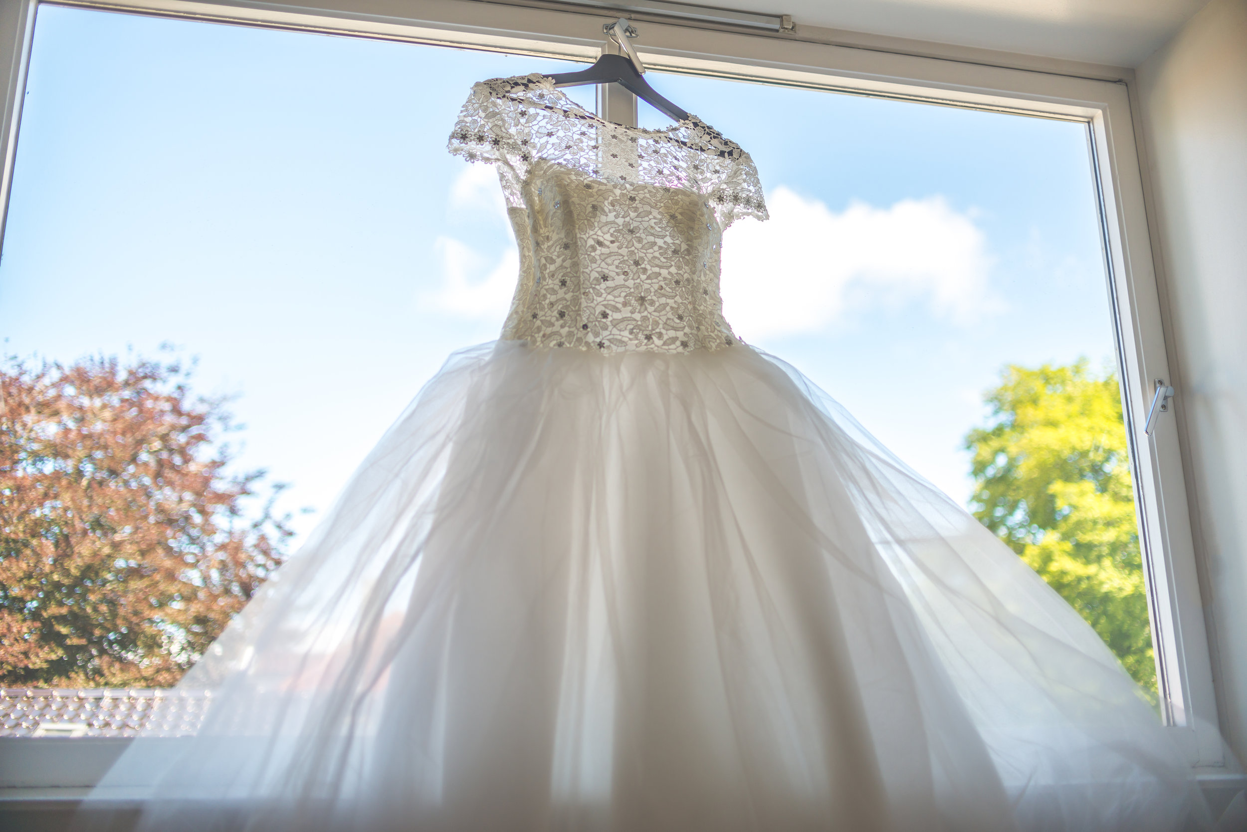 White wedding dress Stavanger bryllup kjole Guillem Cheung