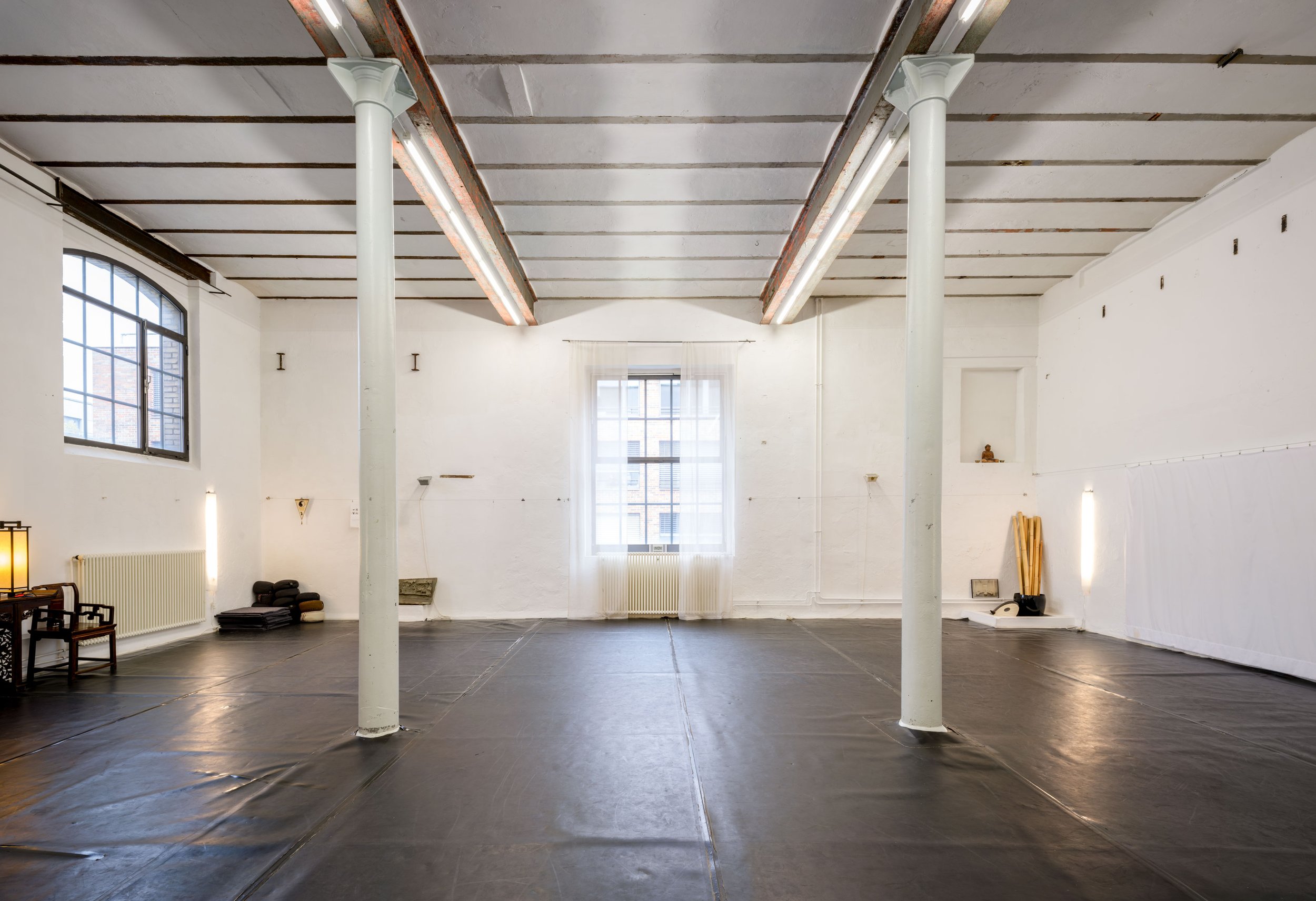 ©mariapatzschke_Tai-Chi-&-Qigong_Jonas-Althaus_StillerRaum_260330_Panorama_web.jpg