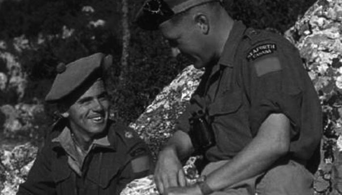  Lieutenant-Colonel B.M. Hoffmeister, commander of the Seaforth Highlanders of Canada, talks to one of his staff officers in Sicily, August 1943. 
