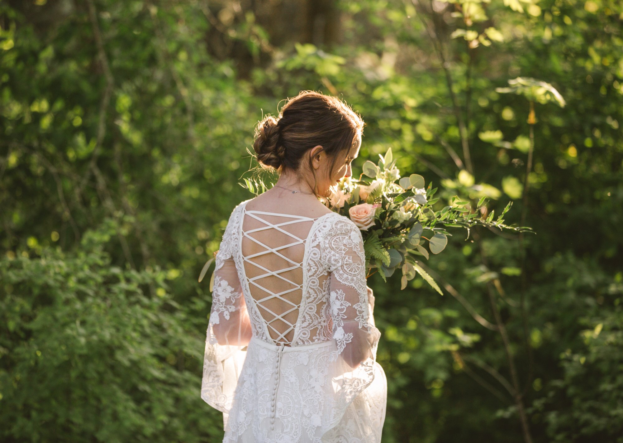 When a wedding dress is truly made for you 🥰 A gorgeous share from Tim &amp; Elizabeth's micro wedding 🧡

#microwedding #elopementwedding #allinclusiveelopementpackage #bestplacetoelope #bestplacetoelopeinwashington #elopementpackages #elopement #w