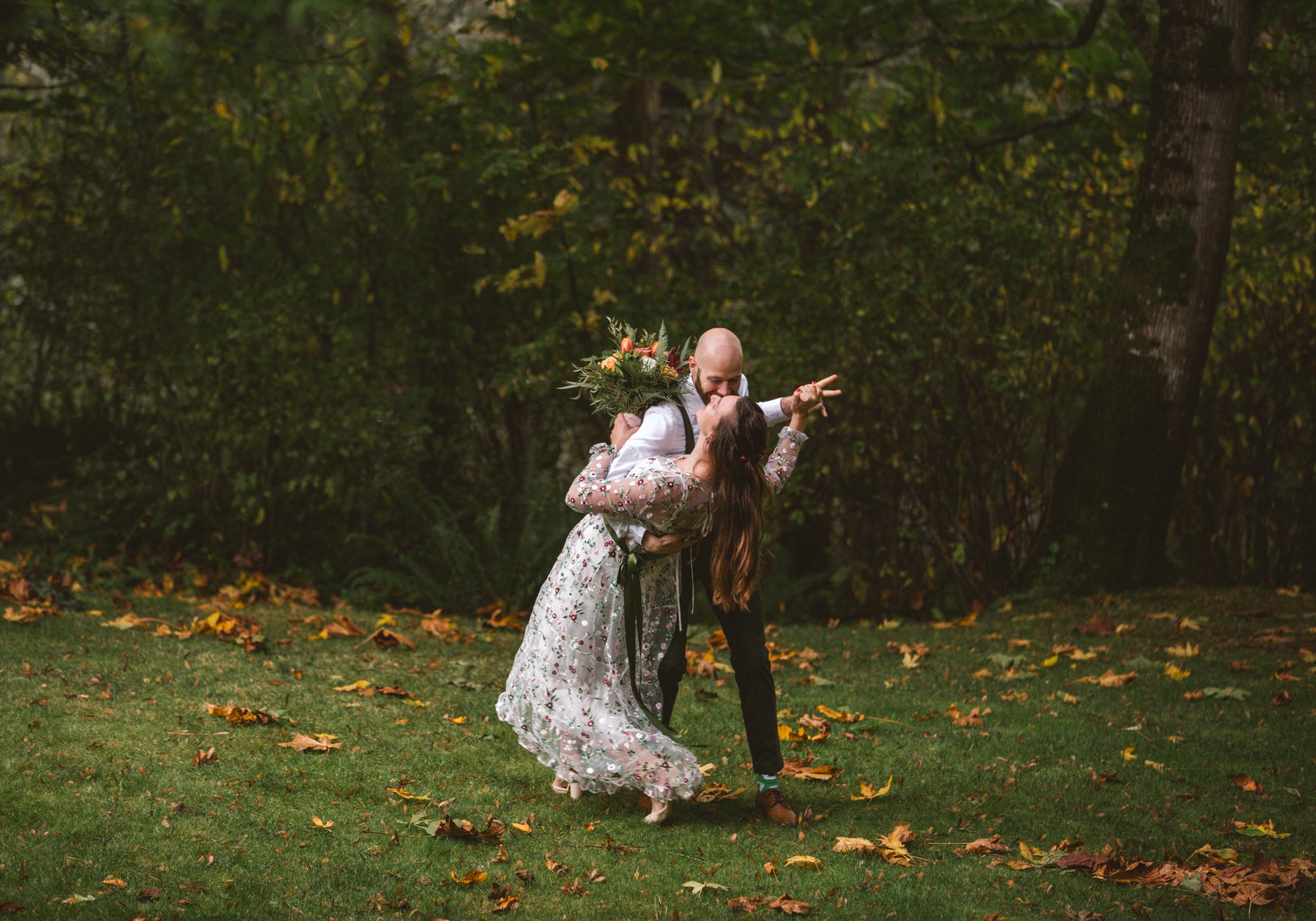Loving all the fall vibes for our October elopements!!! 🍁🧡🍂 This sweet couple came all the way from the Netherlands to visit the US for the first time and elope with us at The Finery 🥳 How awesome is that! 🧡