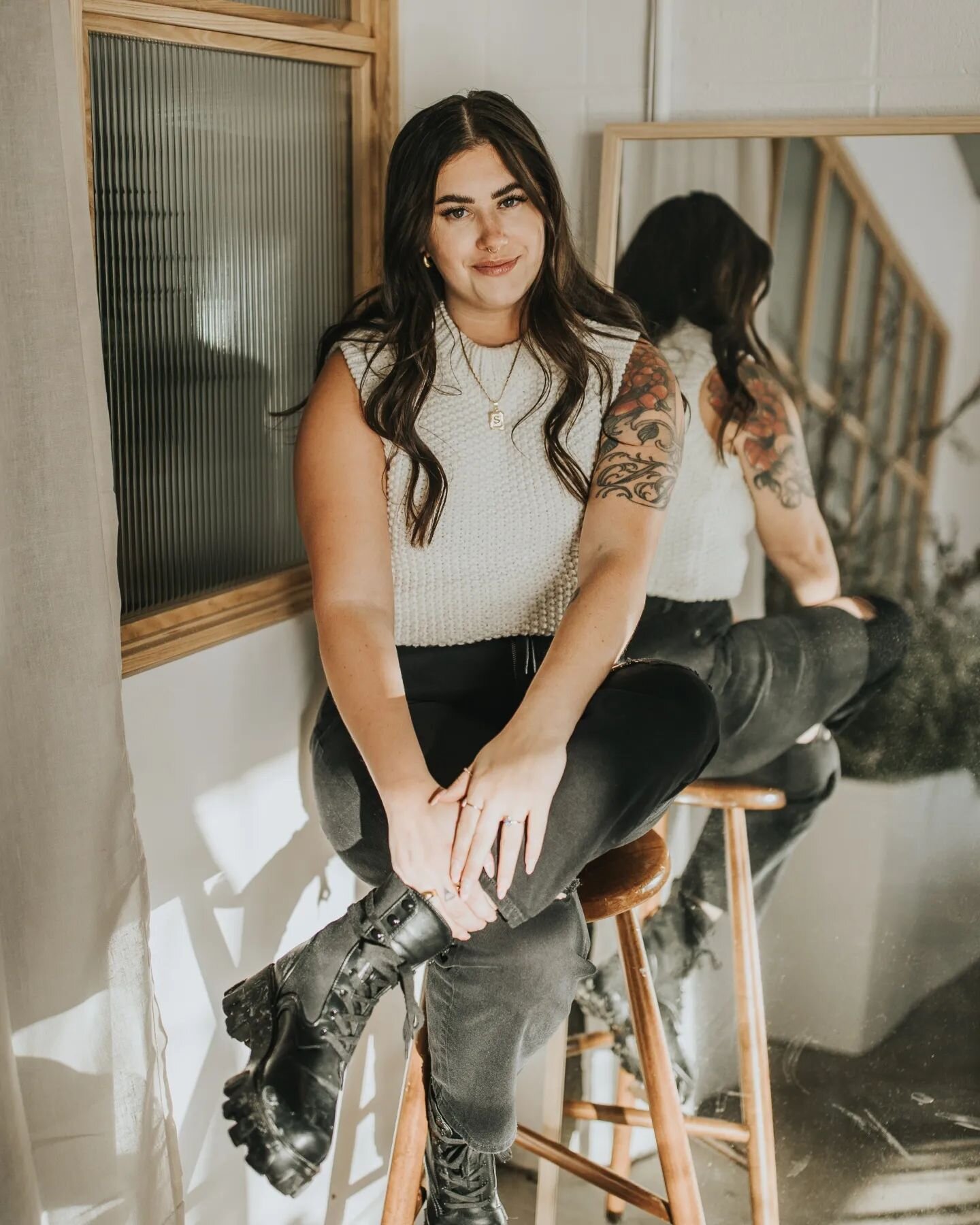 When photographers photograph other photographers. We love seeing this community love ❤️ 

Photographed here is model @ritzphotoandfilm on our 30&quot; dark brown stool infront of our mirror. 

Photographer is the one and only @mintphoto.ca