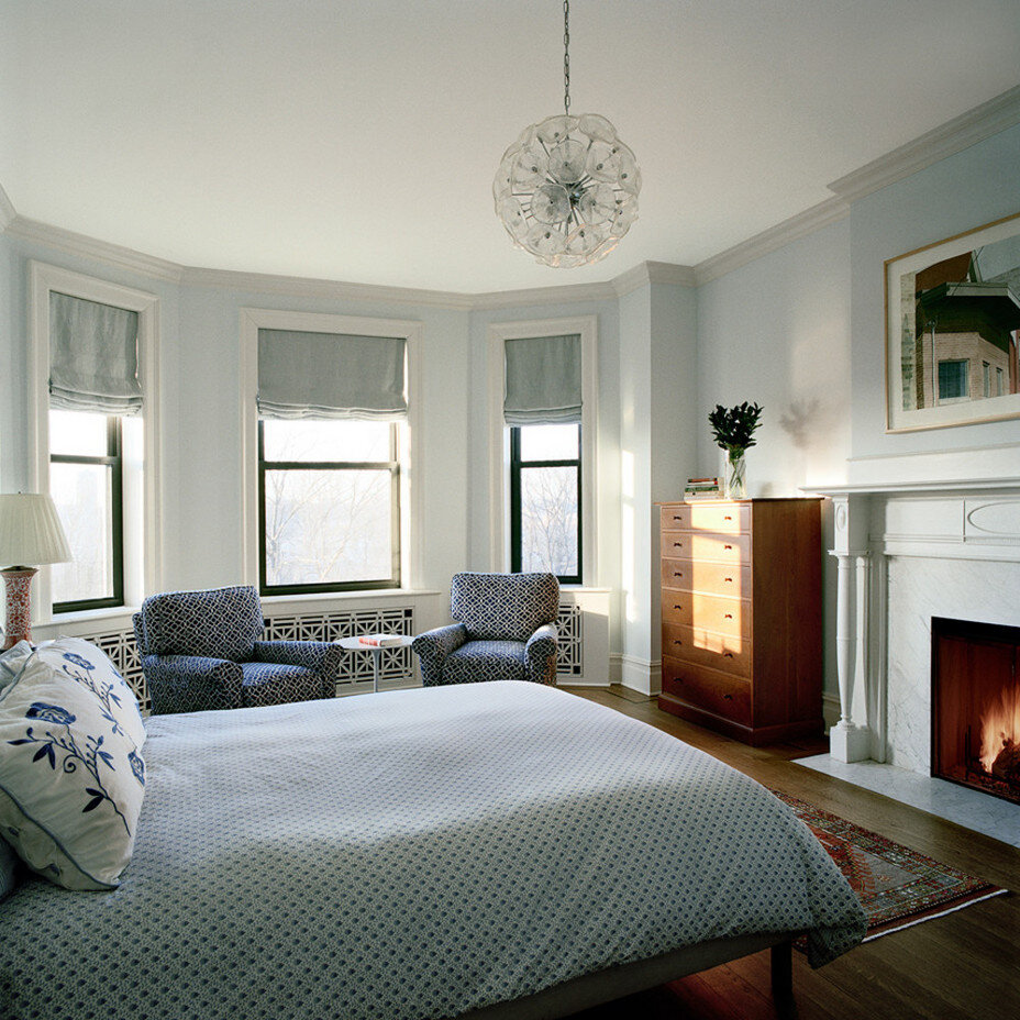 large_8-Master-Bedroom_with-fire.jpg