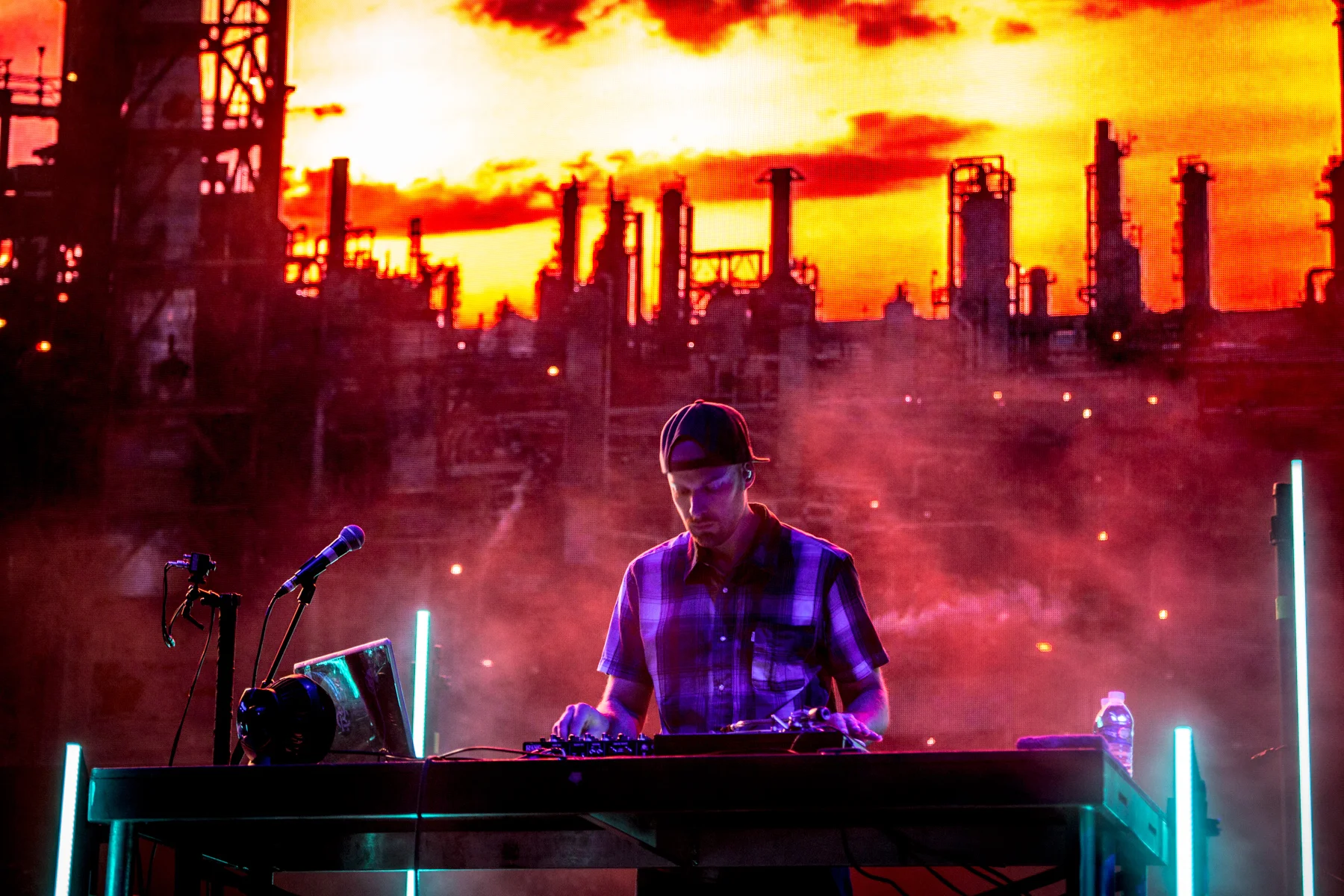 Pretty Lights Episode 2-10.jpg